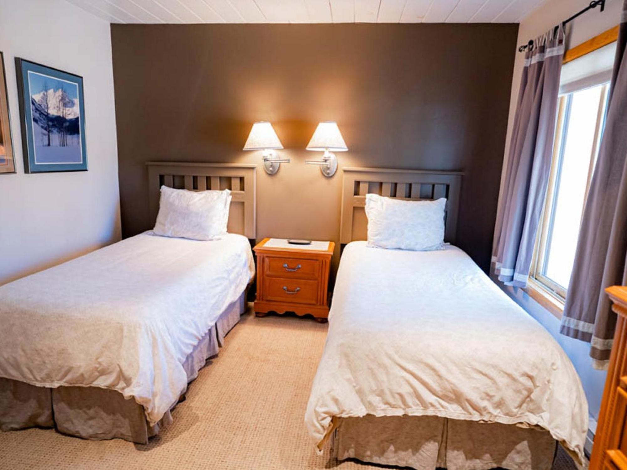 Lift One - One, Two Three Bedroom Units Adjacent To Downtown Apartment *