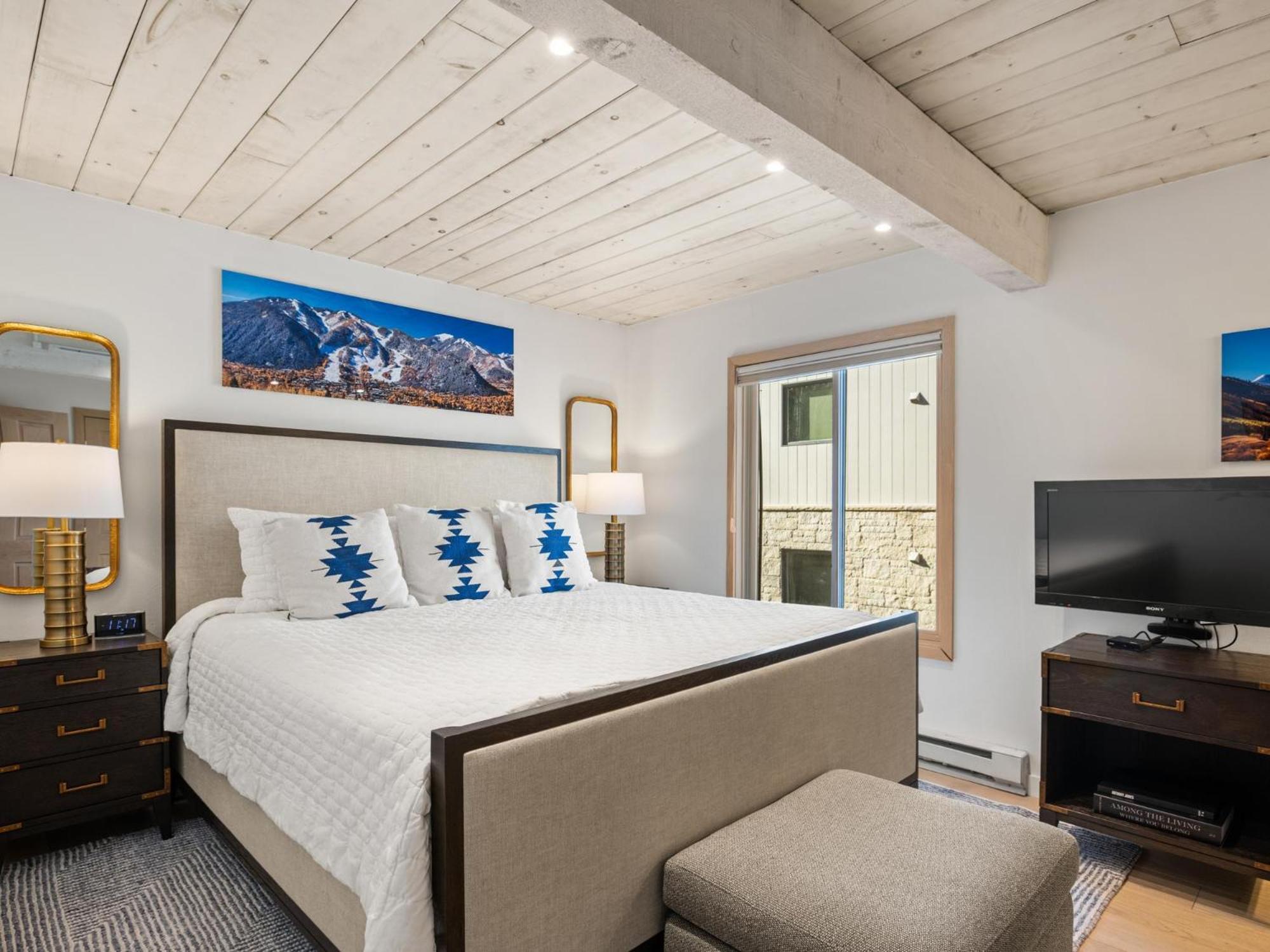 Lift One - One, Two Three Bedroom Units Adjacent To Downtown *