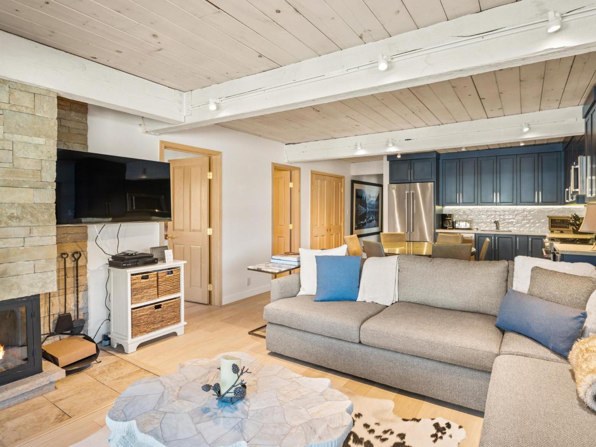 Lift One - One, Two Three Bedroom Units Adjacent To Downtown Apartment