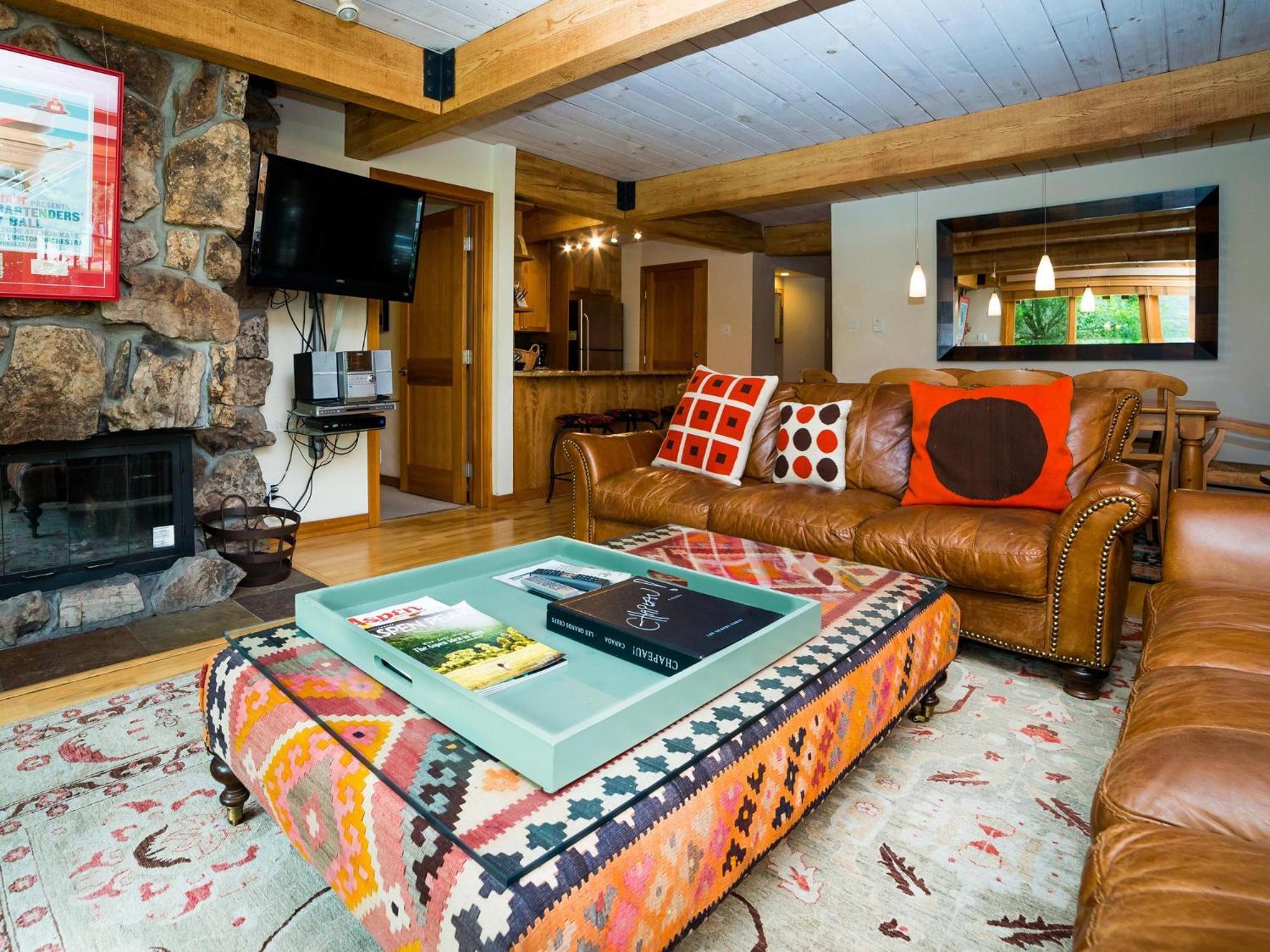 Lift One - One, Two Three Bedroom Units Adjacent To Downtown Apartment *