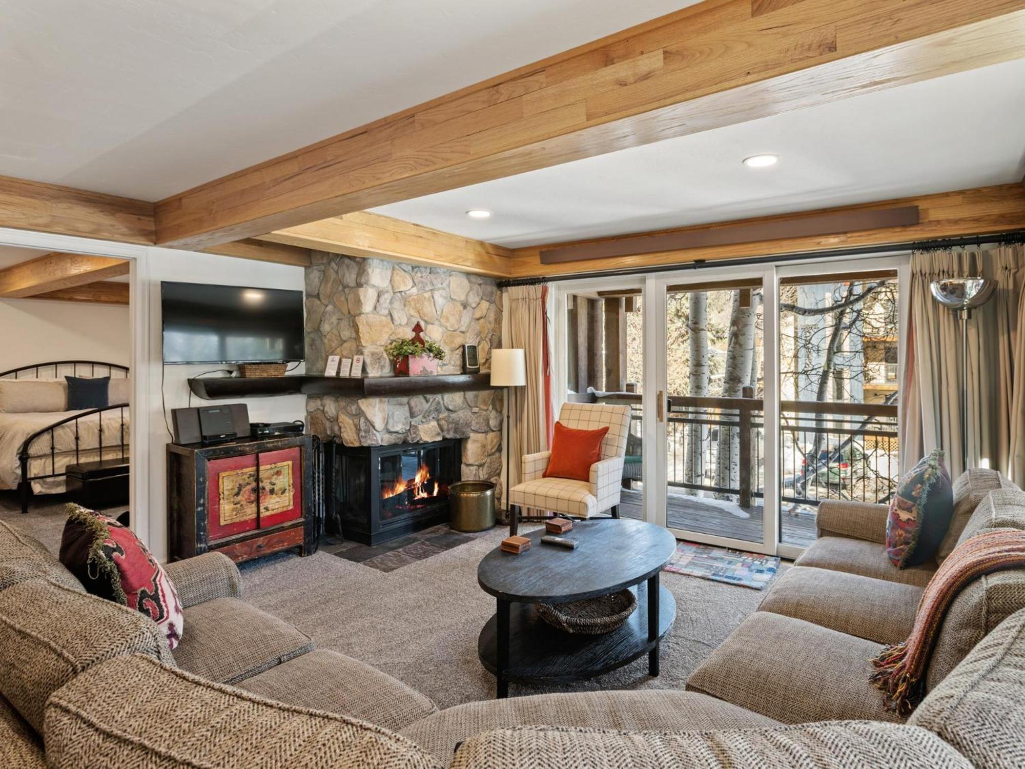 Lift One - One, Two Three Bedroom Units Adjacent To Downtown Apartment Aspen