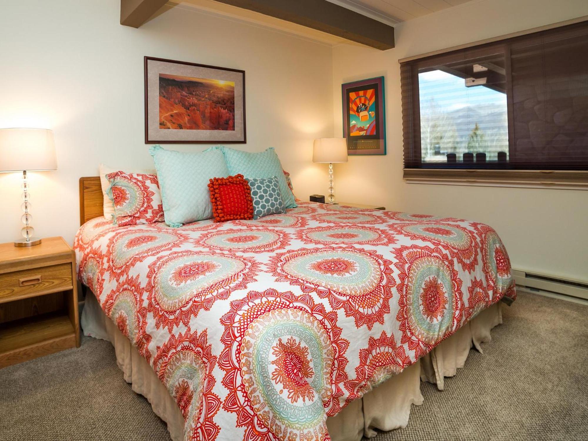 Lift One - One, Two Three Bedroom Units Adjacent To Downtown *