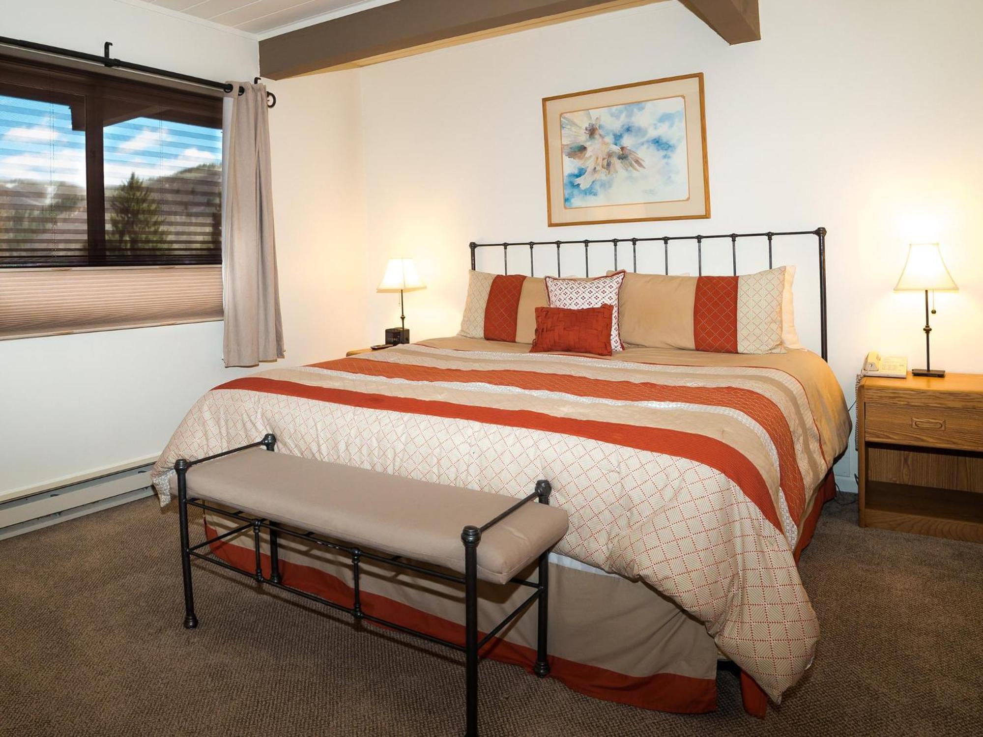 Lift One - One, Two Three Bedroom Units Adjacent To Downtown Apartment *