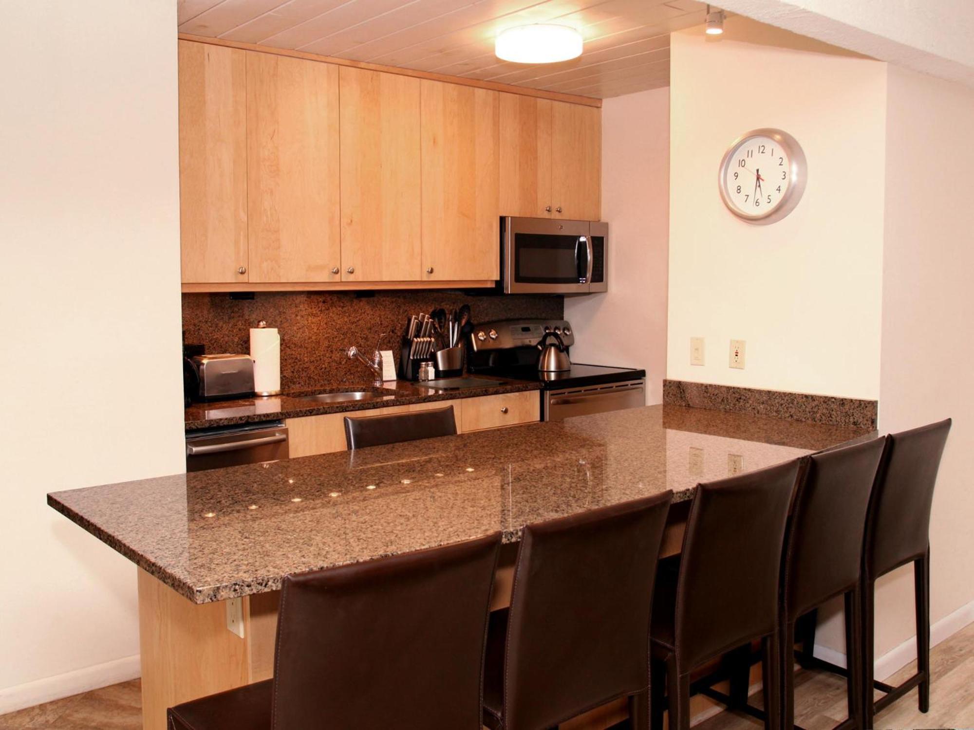 Lift One - One, Two Three Bedroom Units Adjacent To Downtown Apartment