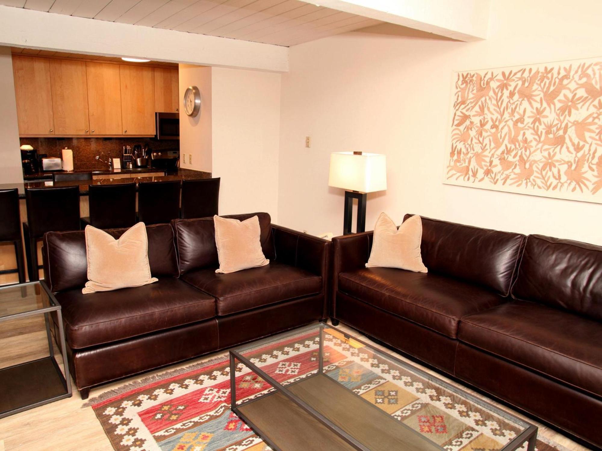 Lift One - One, Two Three Bedroom Units Adjacent To Downtown *