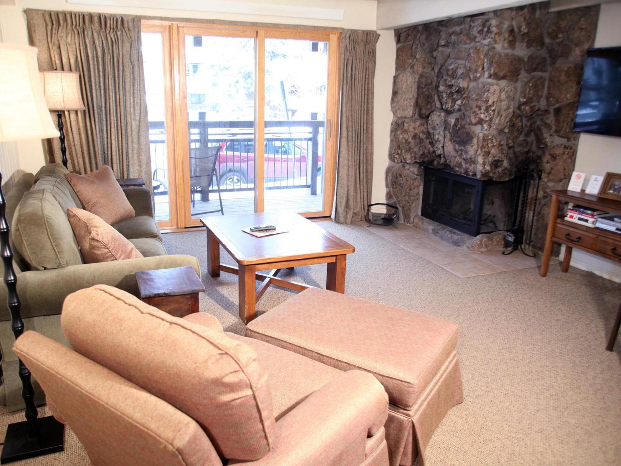 Lift One - One, Two Three Bedroom Units Adjacent To Downtown Apartment *