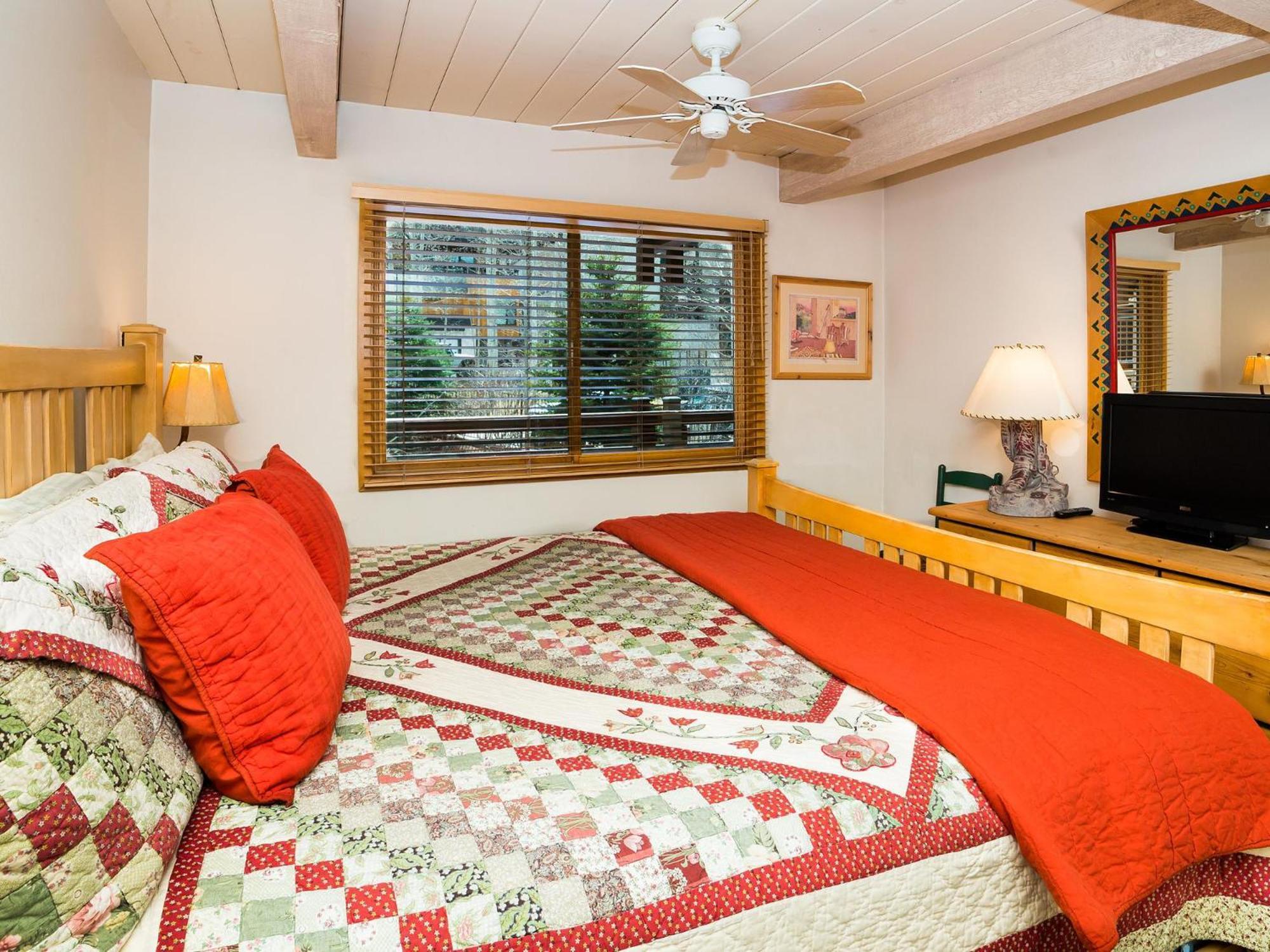 Lift One - One, Two Three Bedroom Units Adjacent To Downtown *