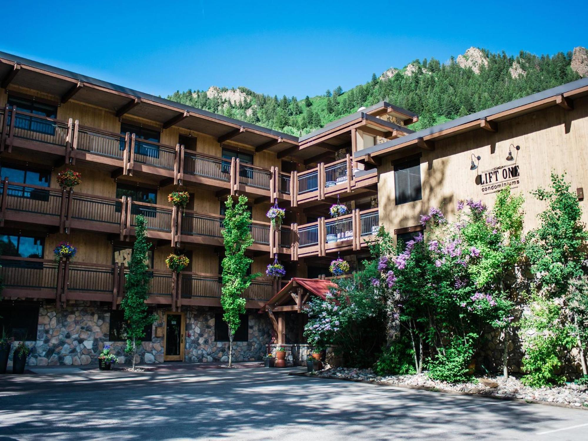 Apartment Lift One - One, Two Three Bedroom Units Adjacent To Downtown Aspen