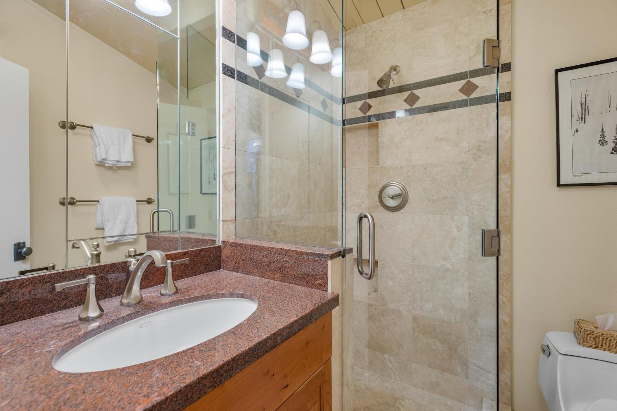 Shadow Mountain Unit 15, Spacious Ski-in, Ski-out Townhouse With Great Views & Gas Fireplace Holiday home
