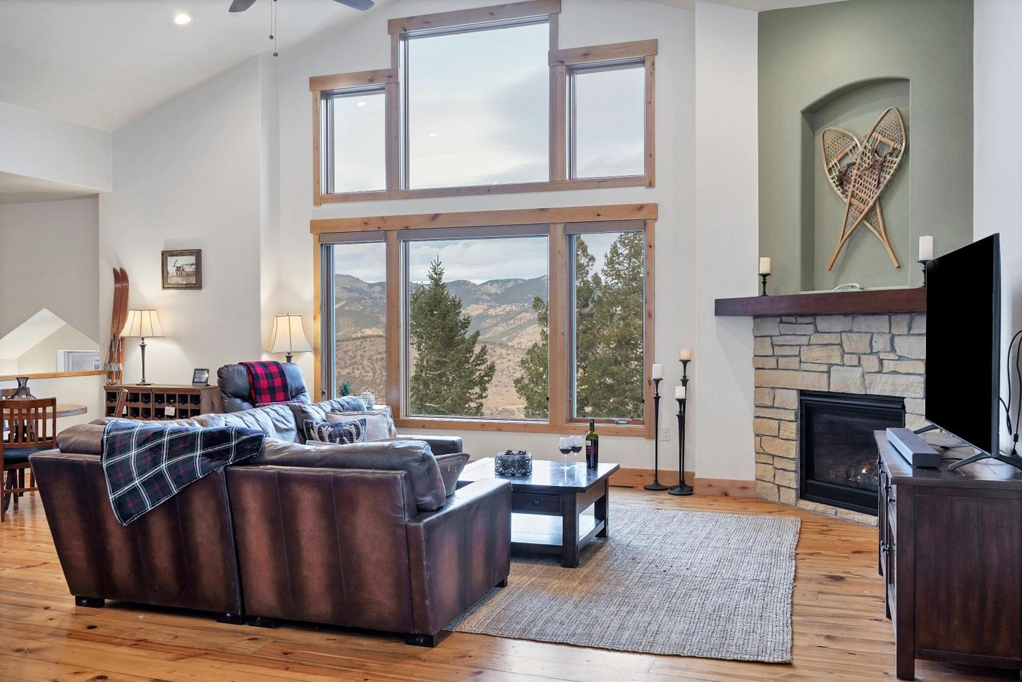 Holiday home Views! Luxury Mountain - Saltwater Hottub, Firepit, Bbq- Close To Trails, Red Rocks
