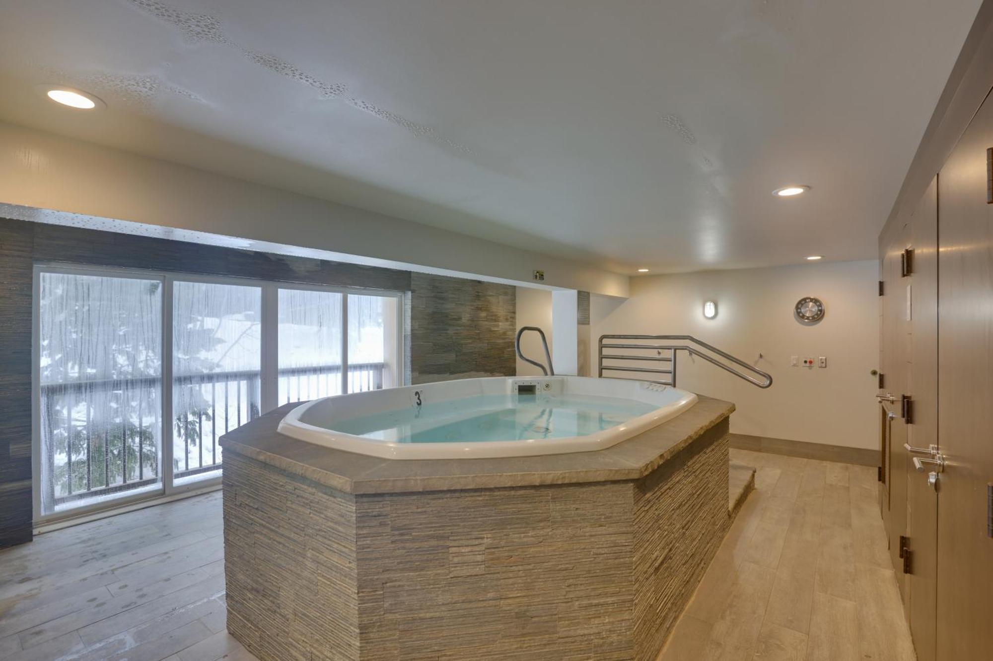 Apartment With Hot Tub Access - Quick Bus Trip To Ski! Vail