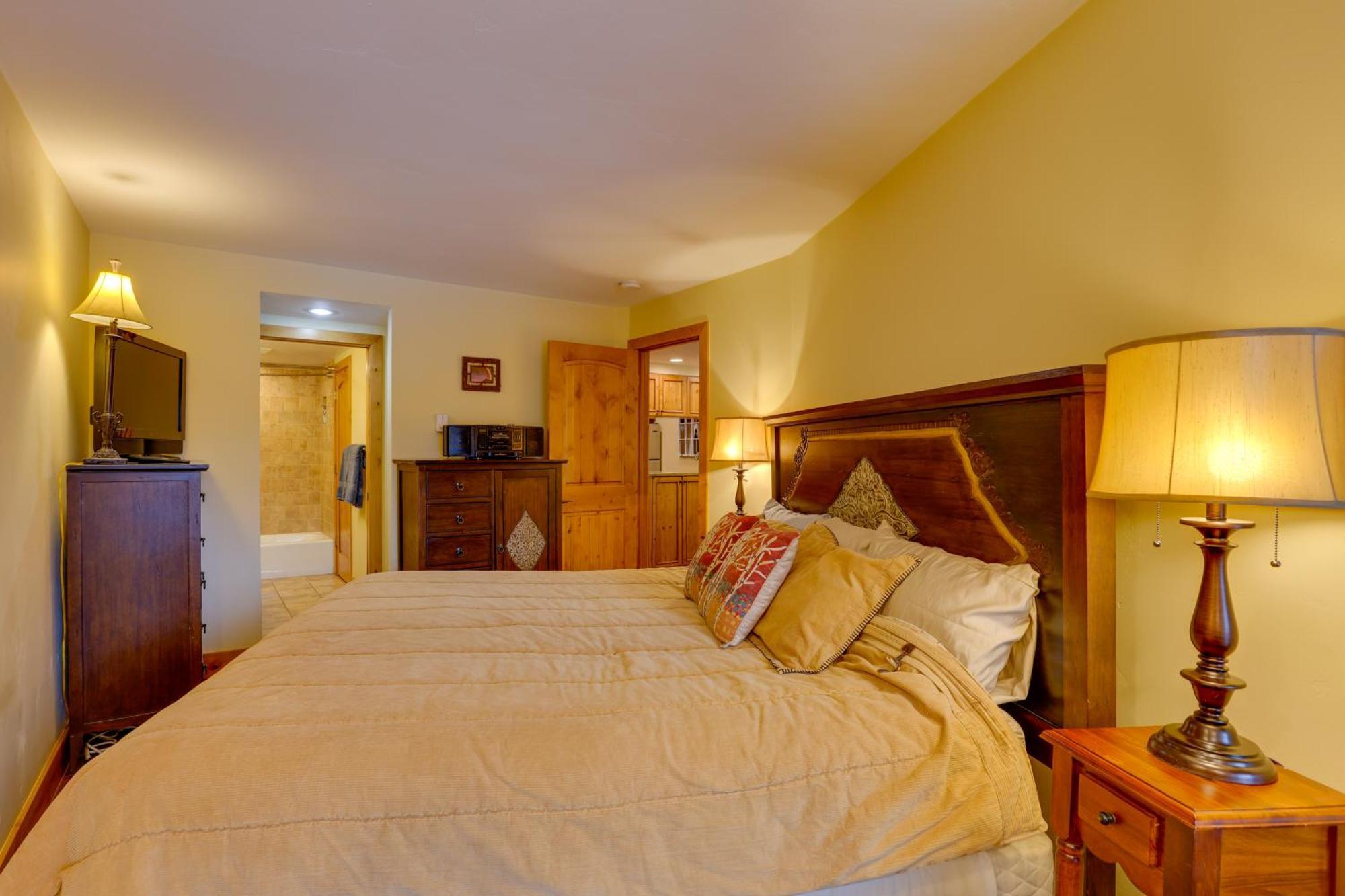 With Hot Tub Access - Quick Bus Trip To Ski! * Vail