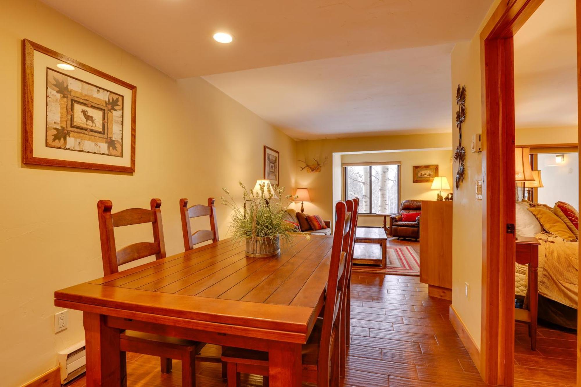 Apartment With Hot Tub Access - Quick Bus Trip To Ski! *