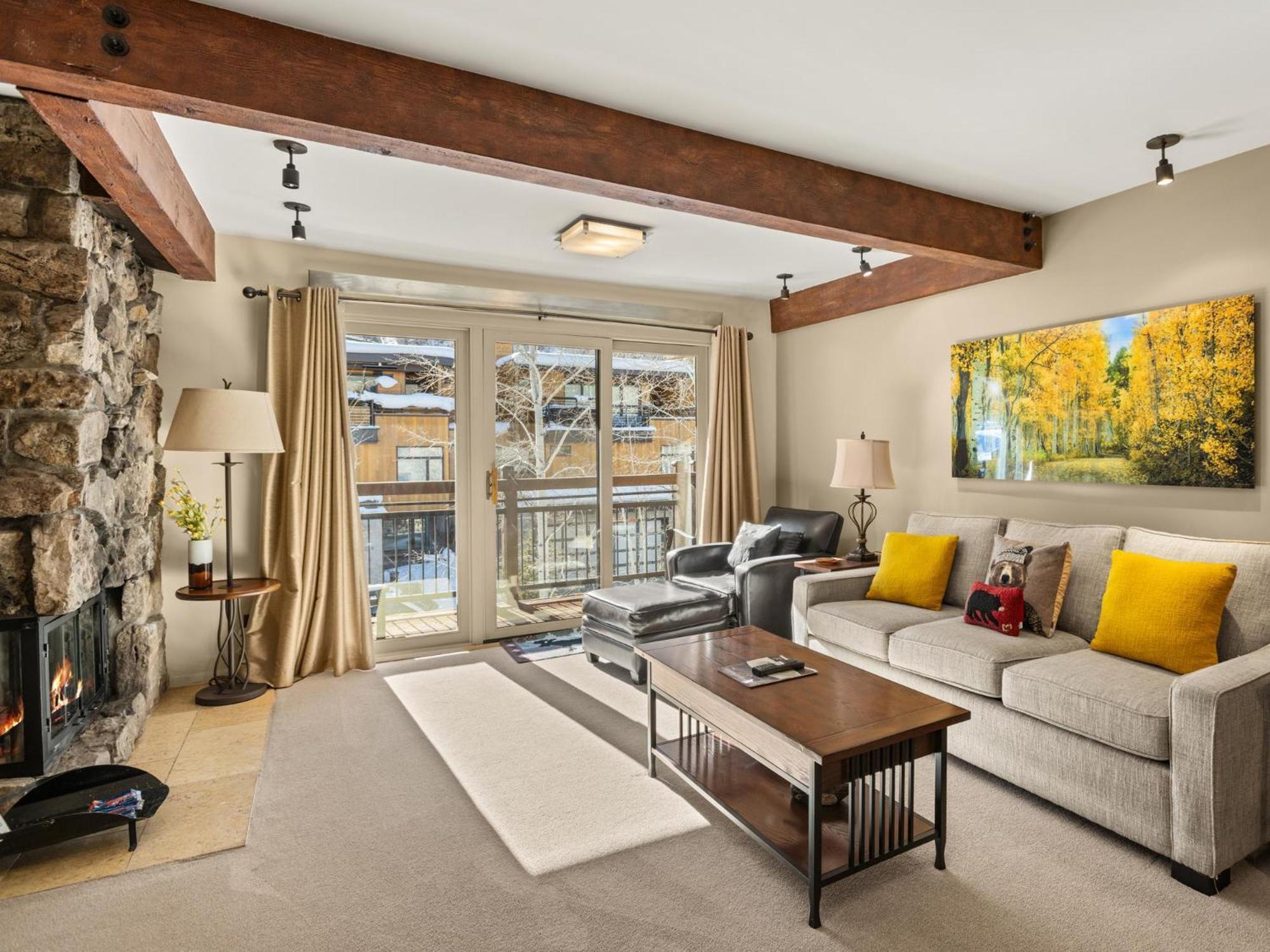 Lift One - One, Two Three Bedroom Units Adjacent To Downtown *