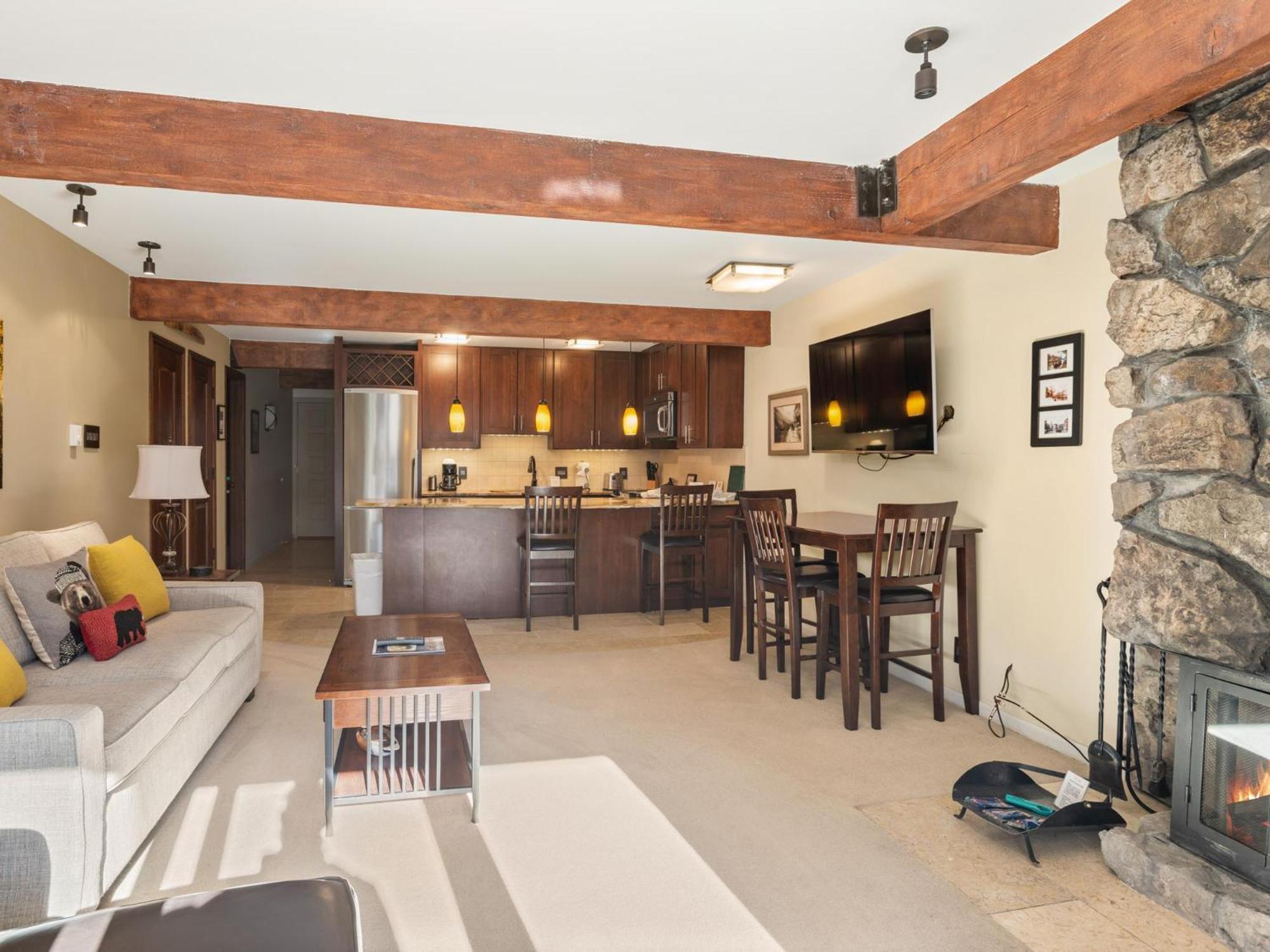 Lift One - One, Two Three Bedroom Units Adjacent To Downtown