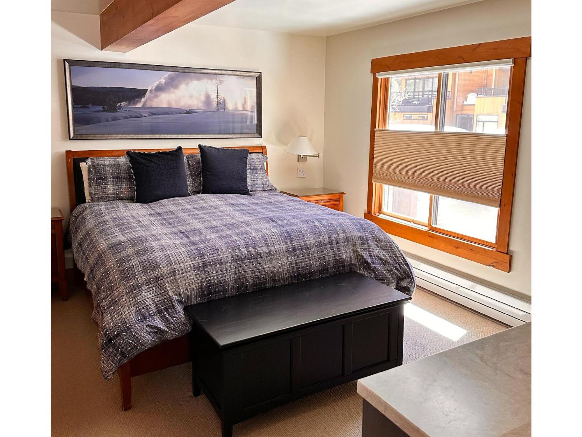 Lift One - One, Two Three Bedroom Units Adjacent To Downtown Apartment *