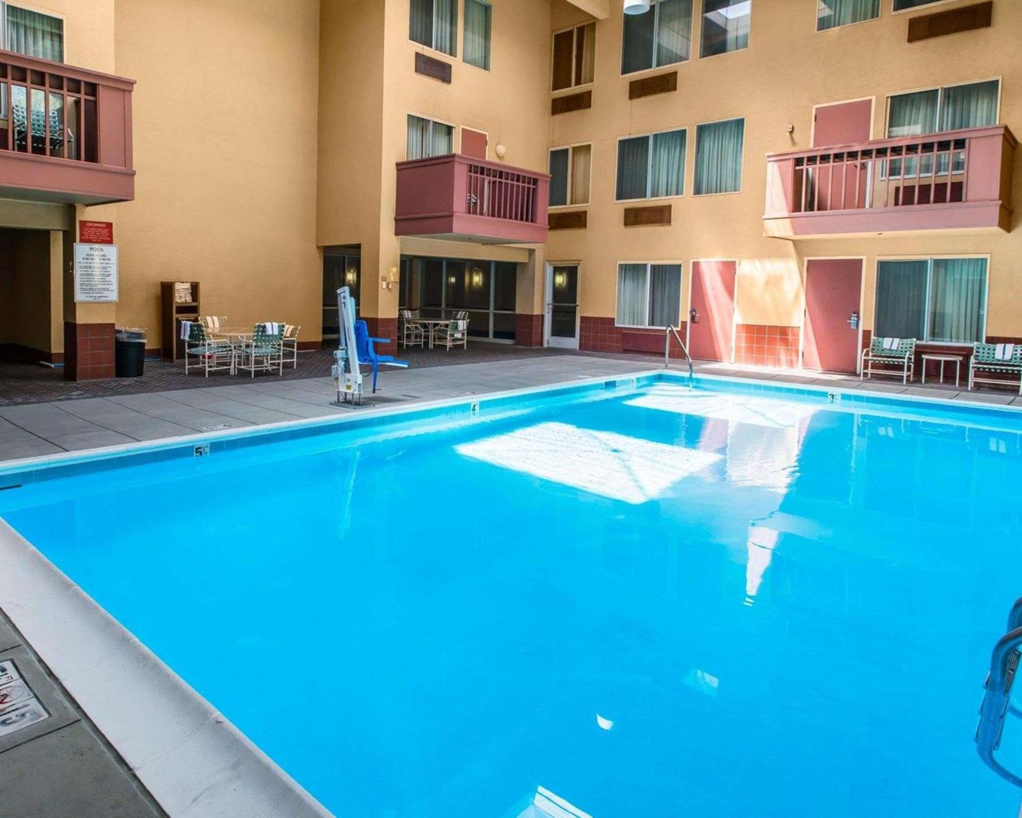 Inn Quality And Conference Center Downtown 3*
