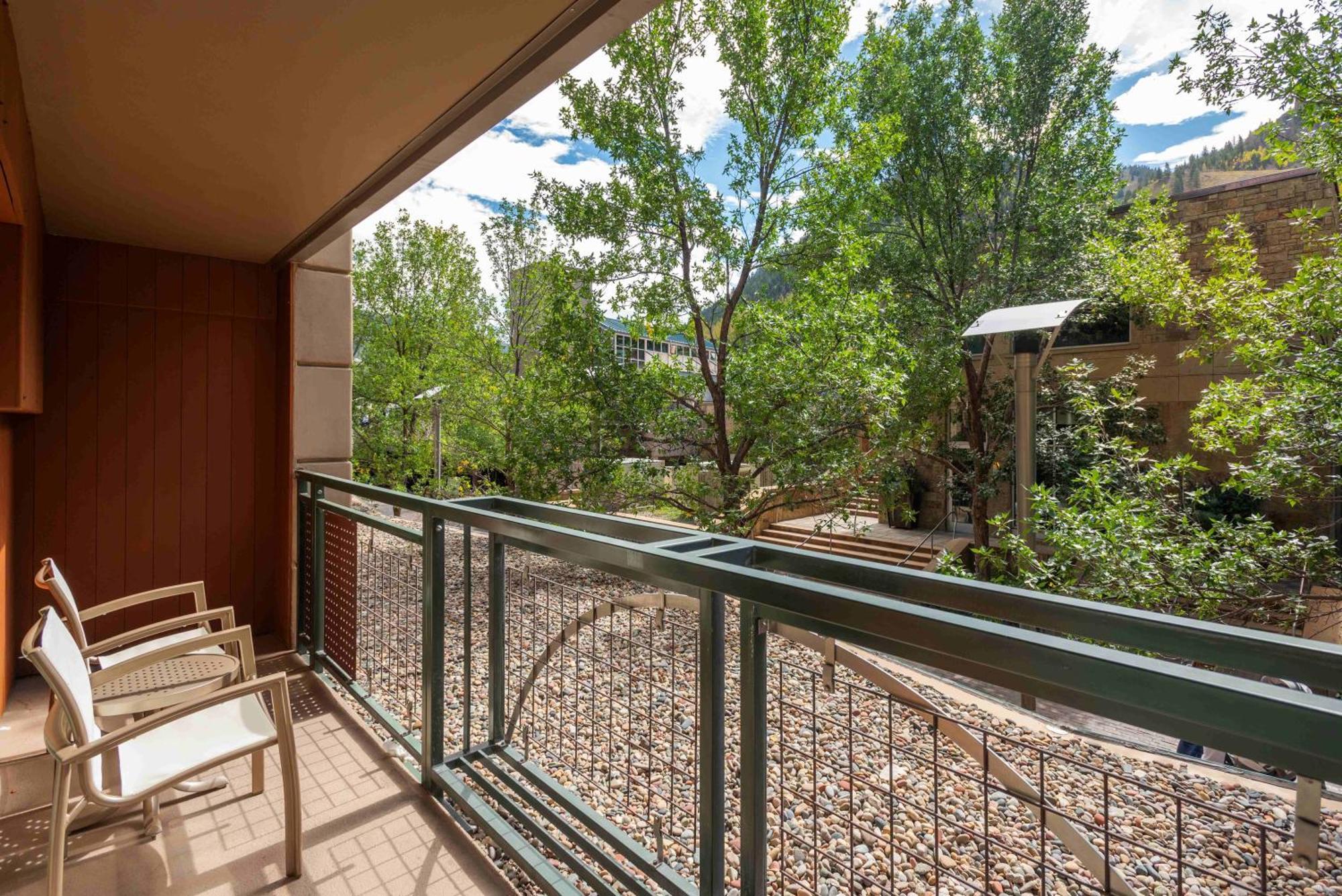 North Of Nell Unit 2d, 2-bedroom Steps From Mountain Holiday home *