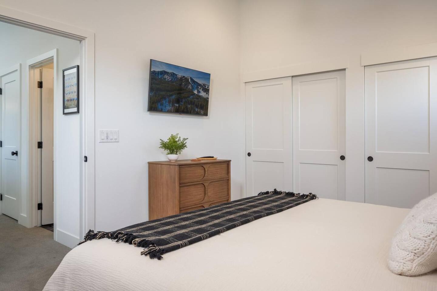 Cozy Modern W Hot Tub - Minutes To Area