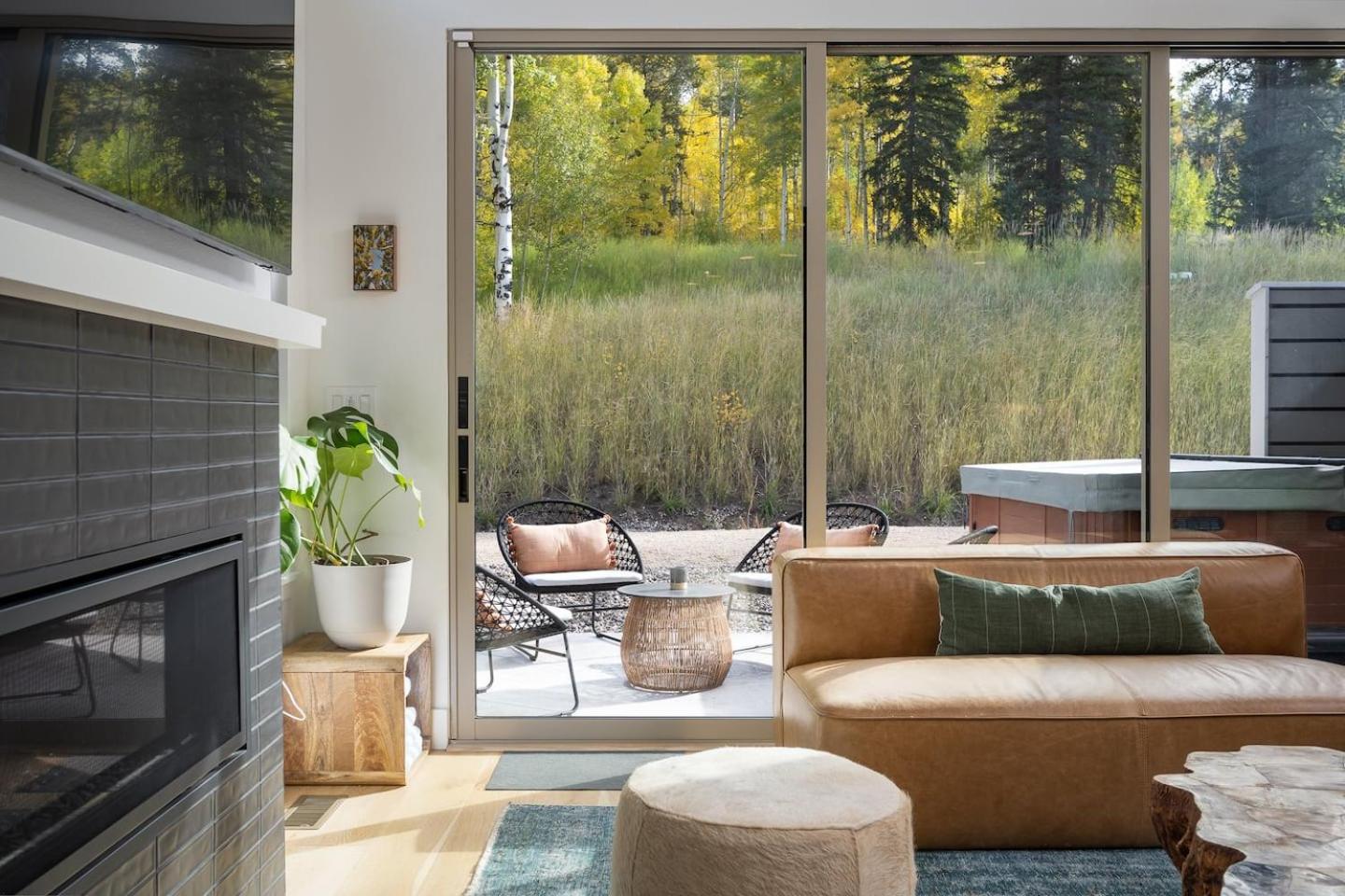 Holiday home Cozy Modern W Hot Tub - Minutes To Area