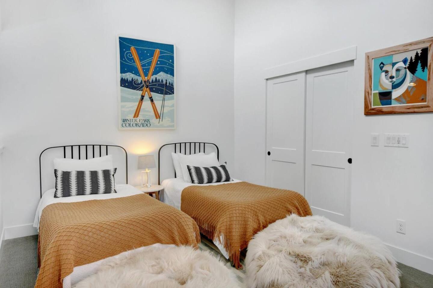 Holiday home Cozy Modern W Hot Tub - Minutes To Area *