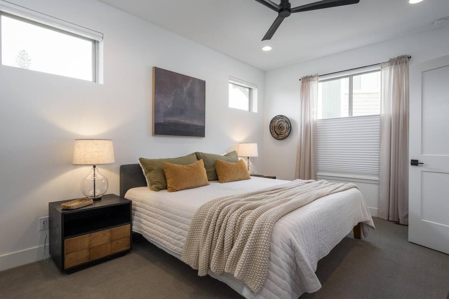 Cozy Modern W Hot Tub - Minutes To Area