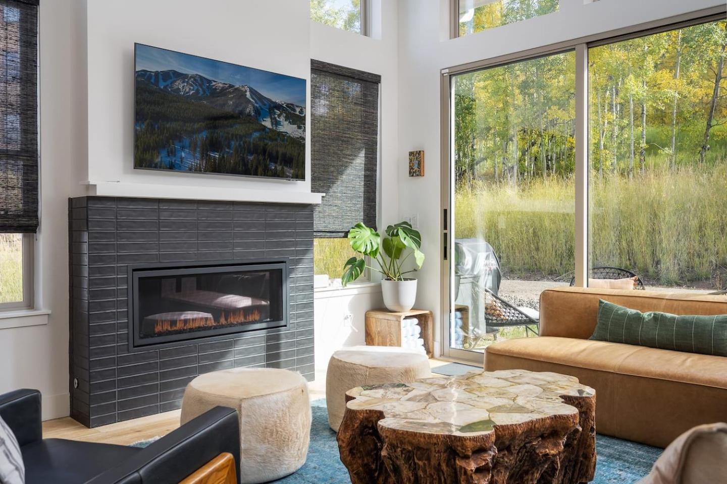 Cozy Modern W Hot Tub - Minutes To Area Holiday home