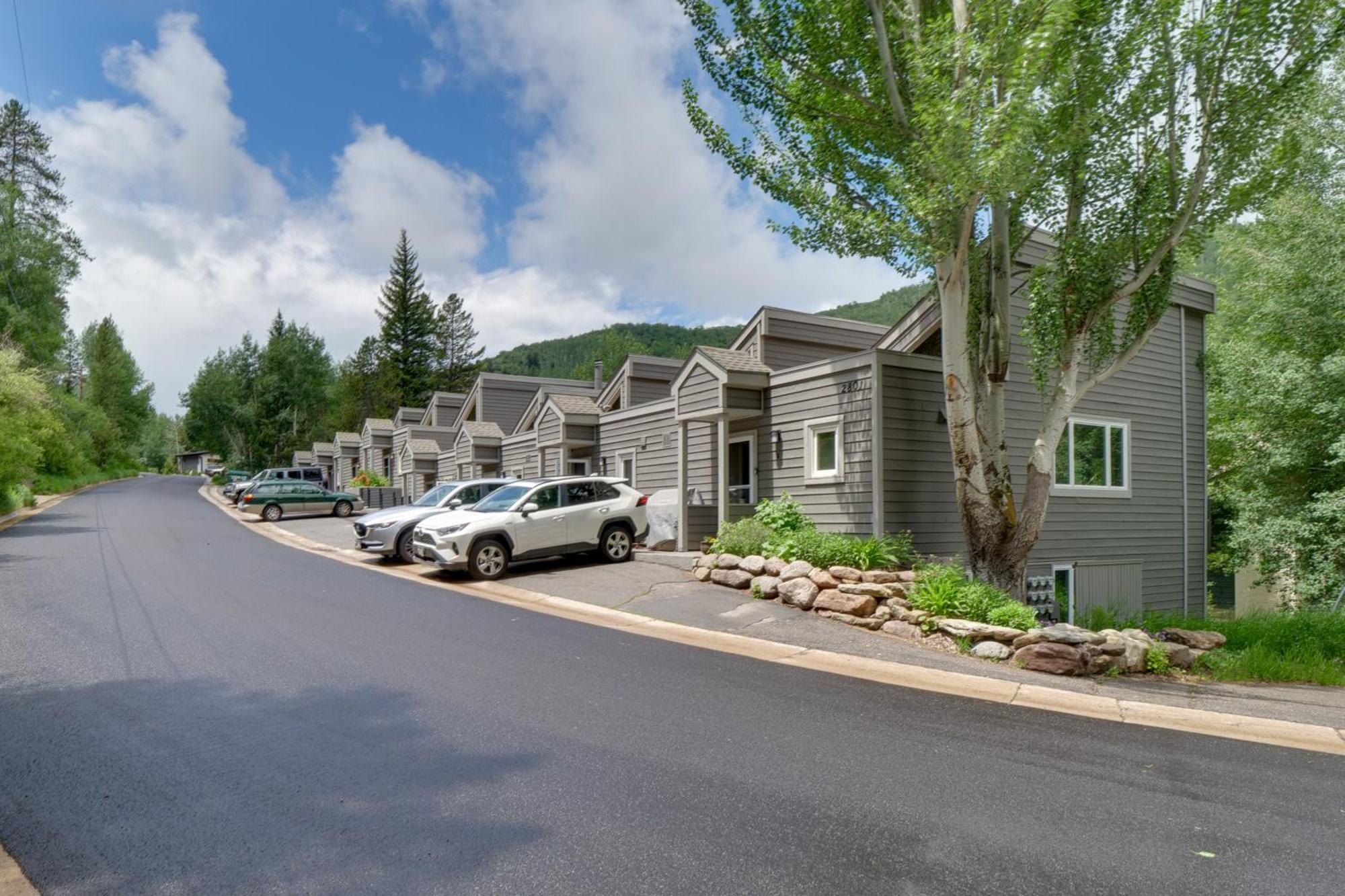 Chillside Modern West Townhouse!