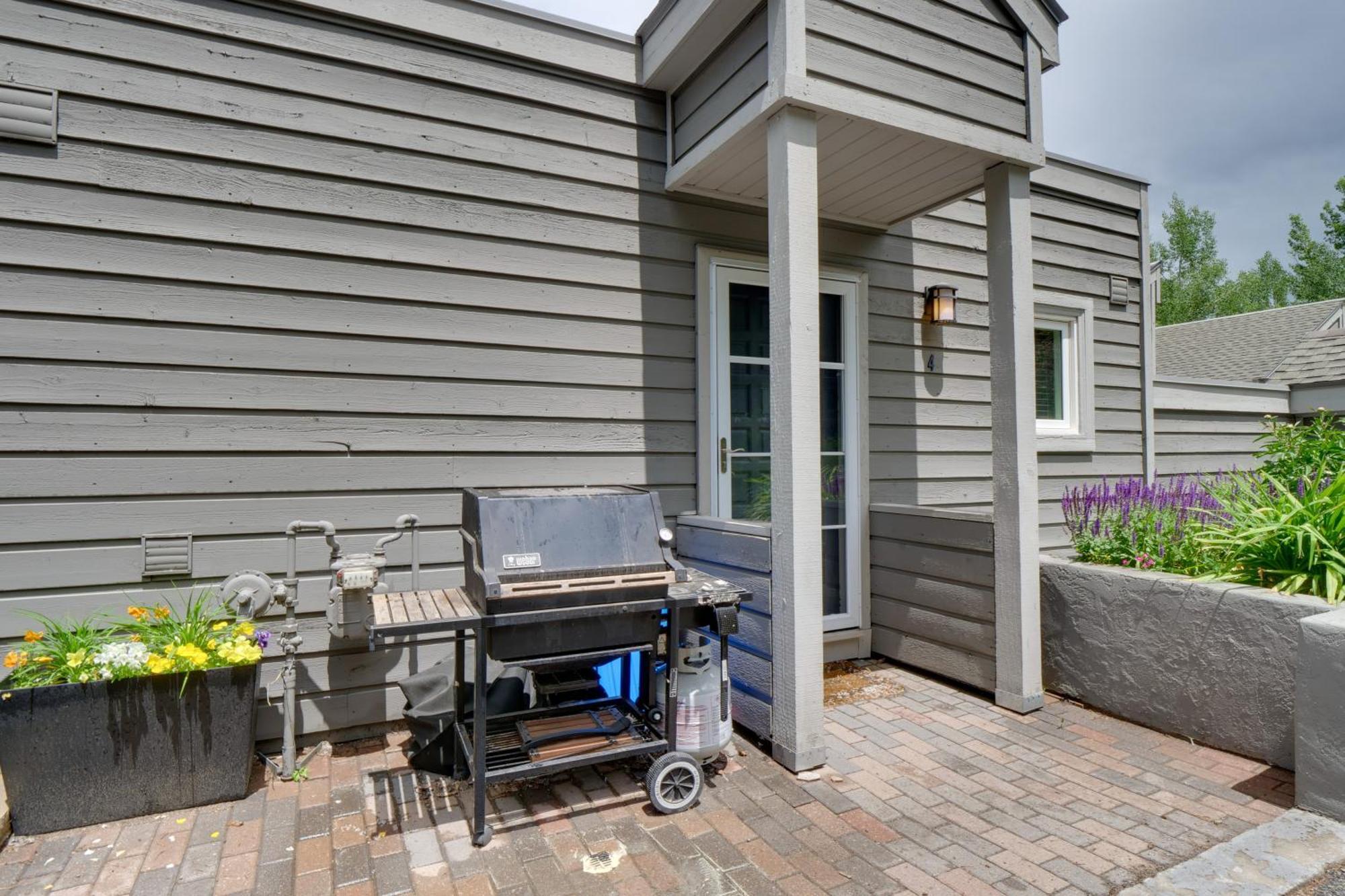 Chillside Modern West Townhouse! *