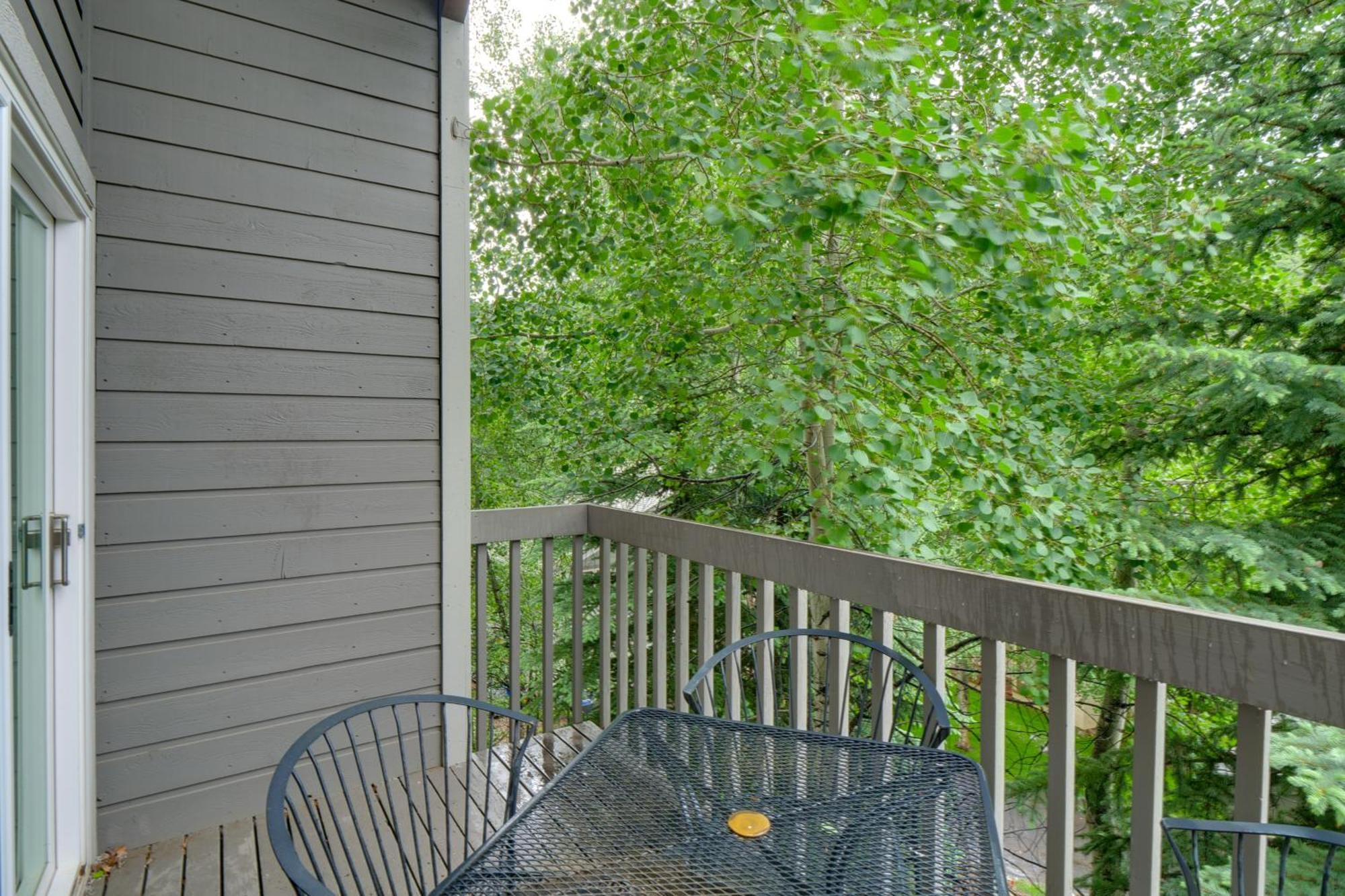 Chillside Modern West Townhouse! Holiday home