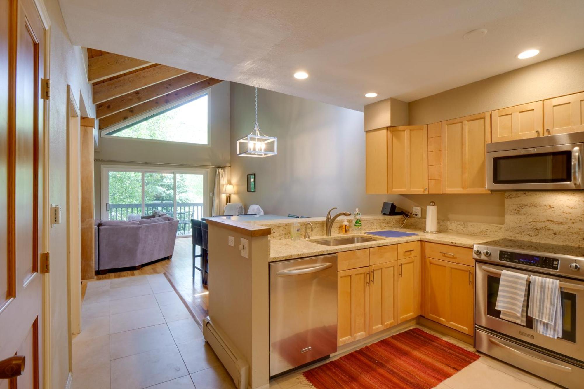 Chillside Modern West Townhouse! *