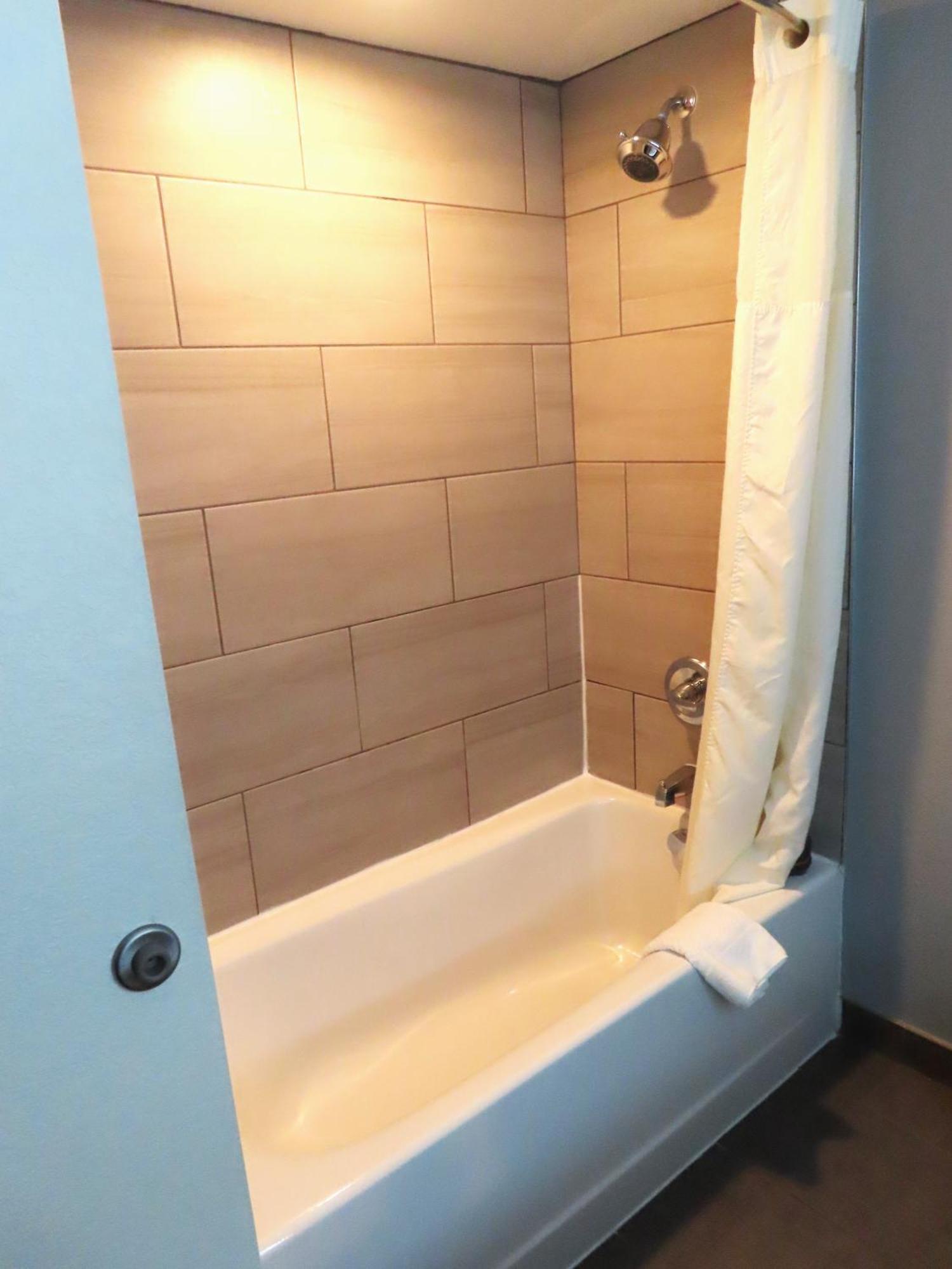 Mainstay International Airport Hotel 3*
