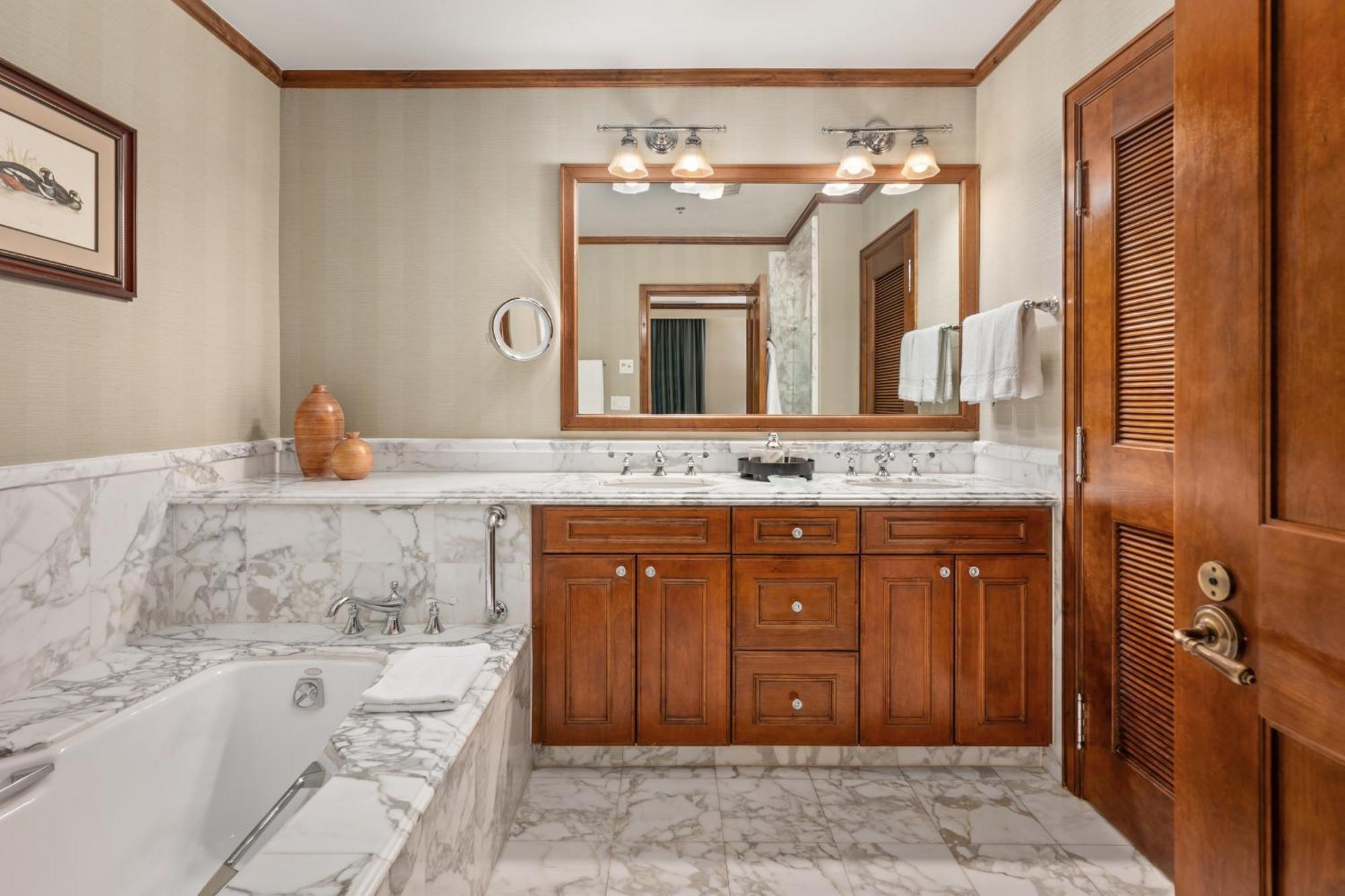 The Ritz-carlton Club, 3 Bedroom Premier 8303, Ski-in & Ski-out In Highlands Holiday home *