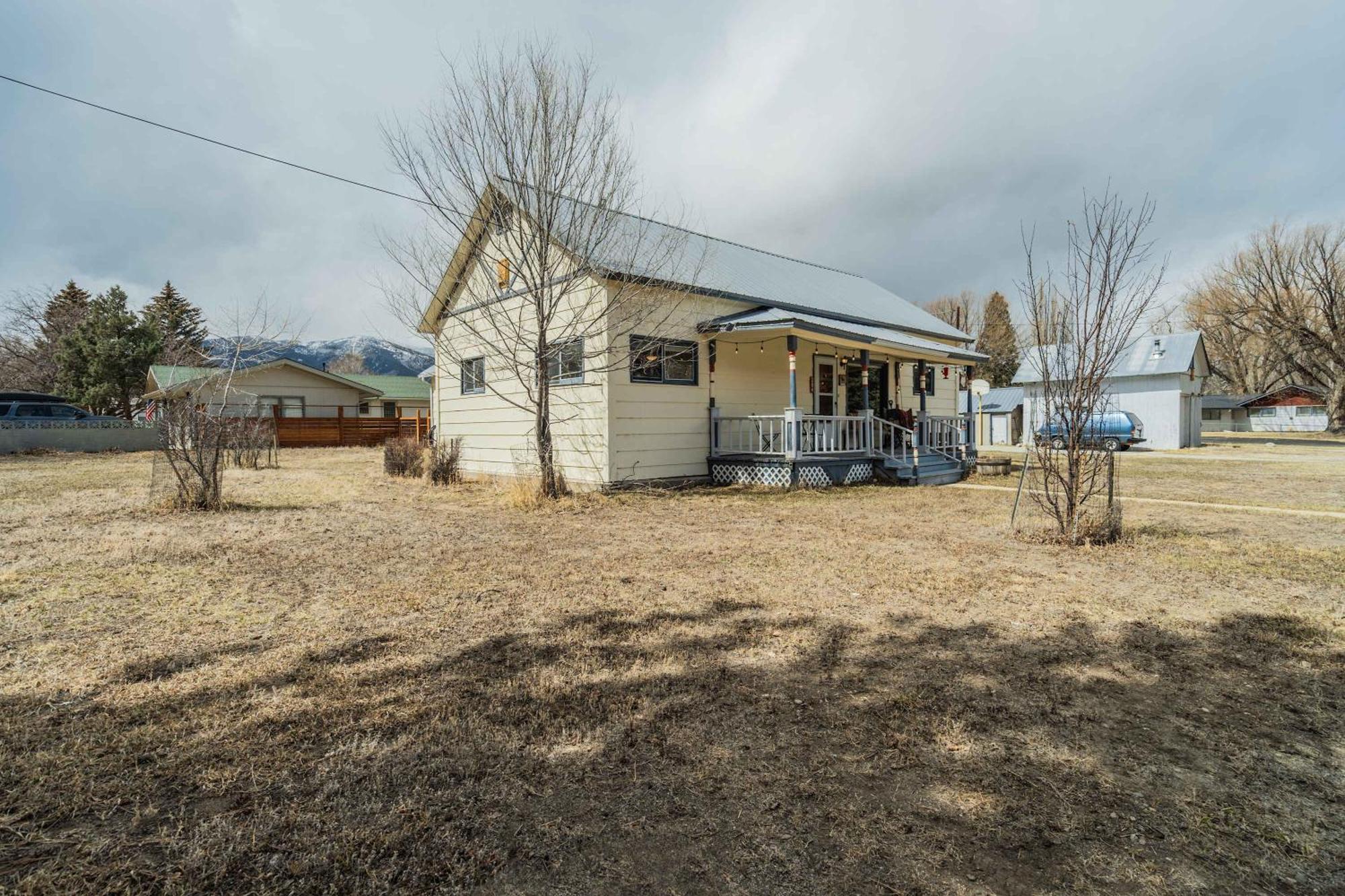 Holiday home Yale Yard Stylish Escape With Scenic Views
