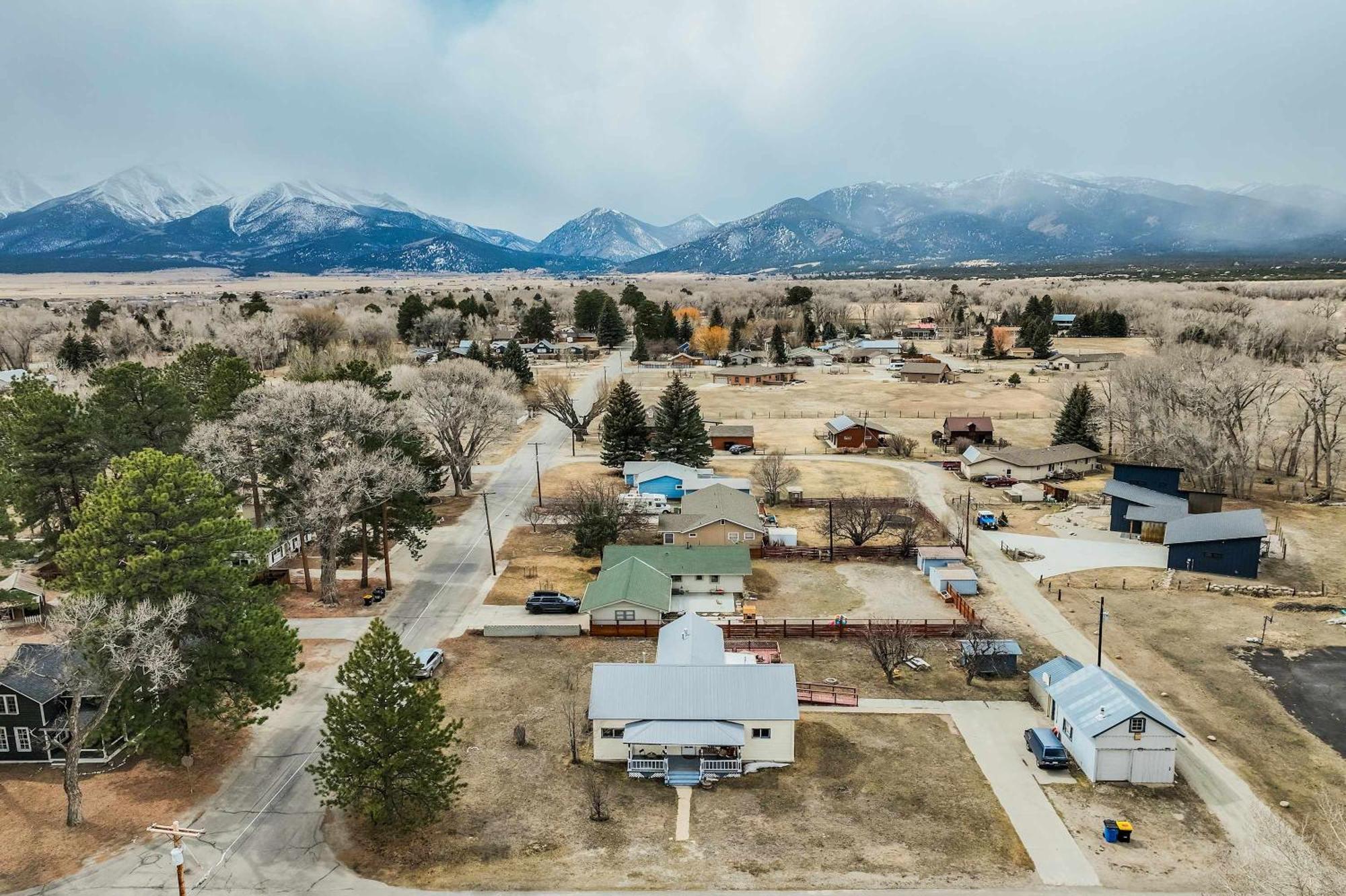 Yale Yard Stylish Escape With Scenic Views Holiday home Buena Vista