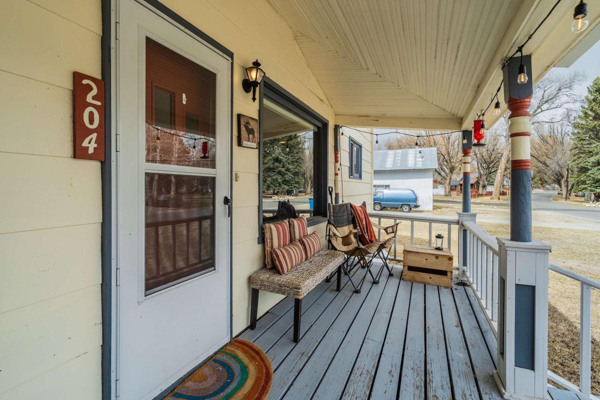Yale Yard Stylish Escape With Scenic Views