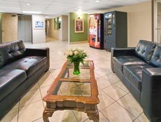 Hotel Super 8 By Wyndham North East Denver 2*