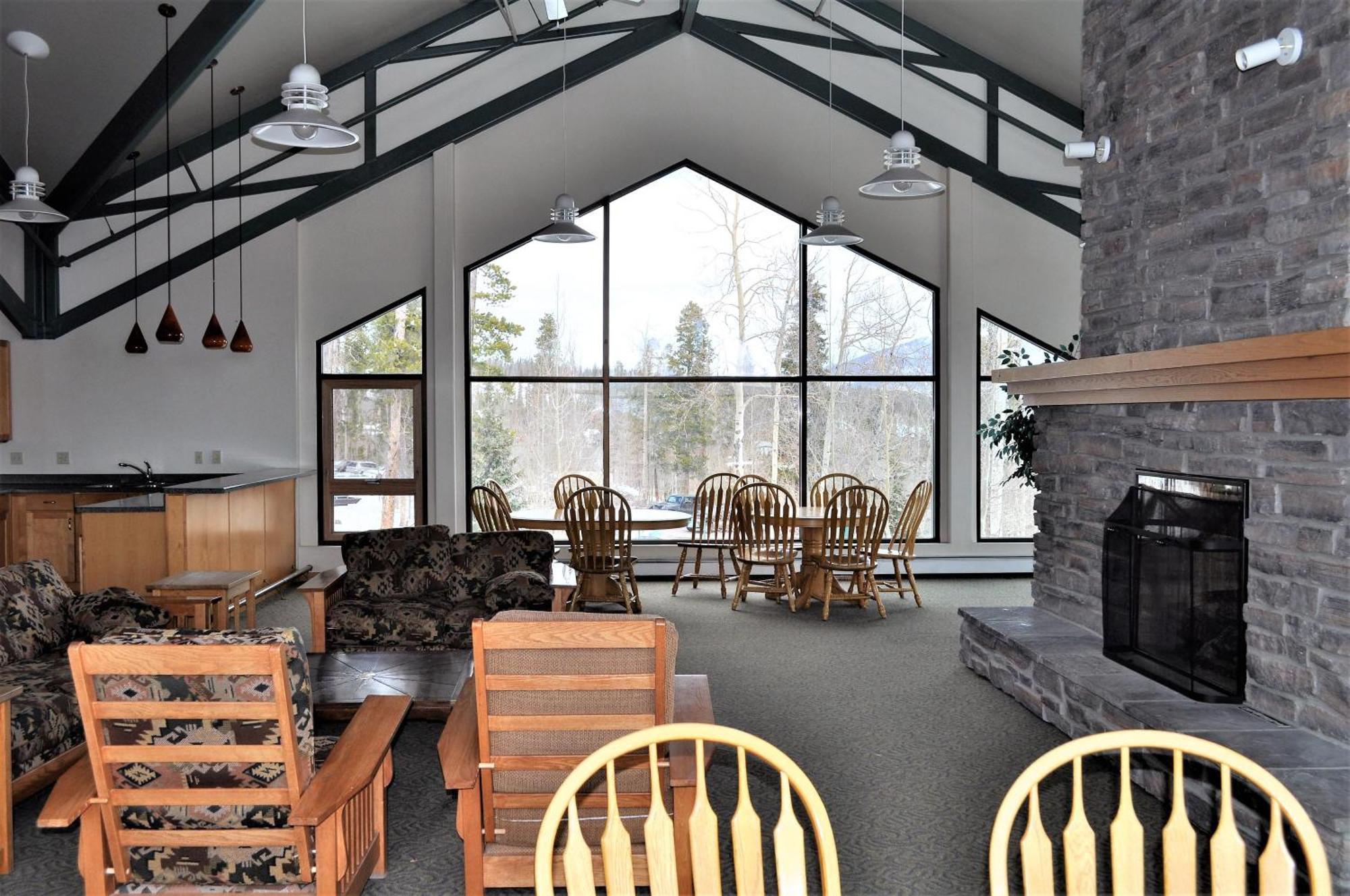Apartment Treehouse 2 Bed 2 Bath C Thwc