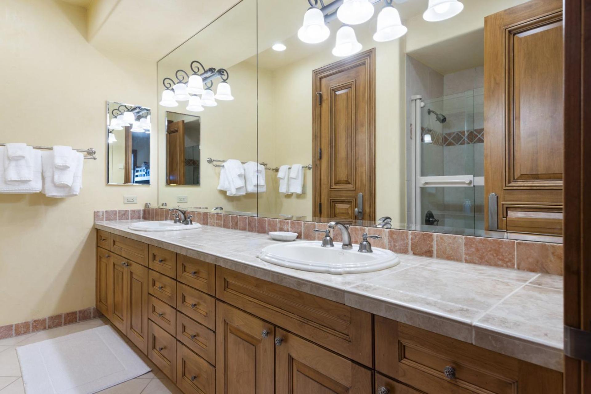 North Starr Chateau By Mountain Vacation - 7 Bedroom Suites, Game Room, Theater &