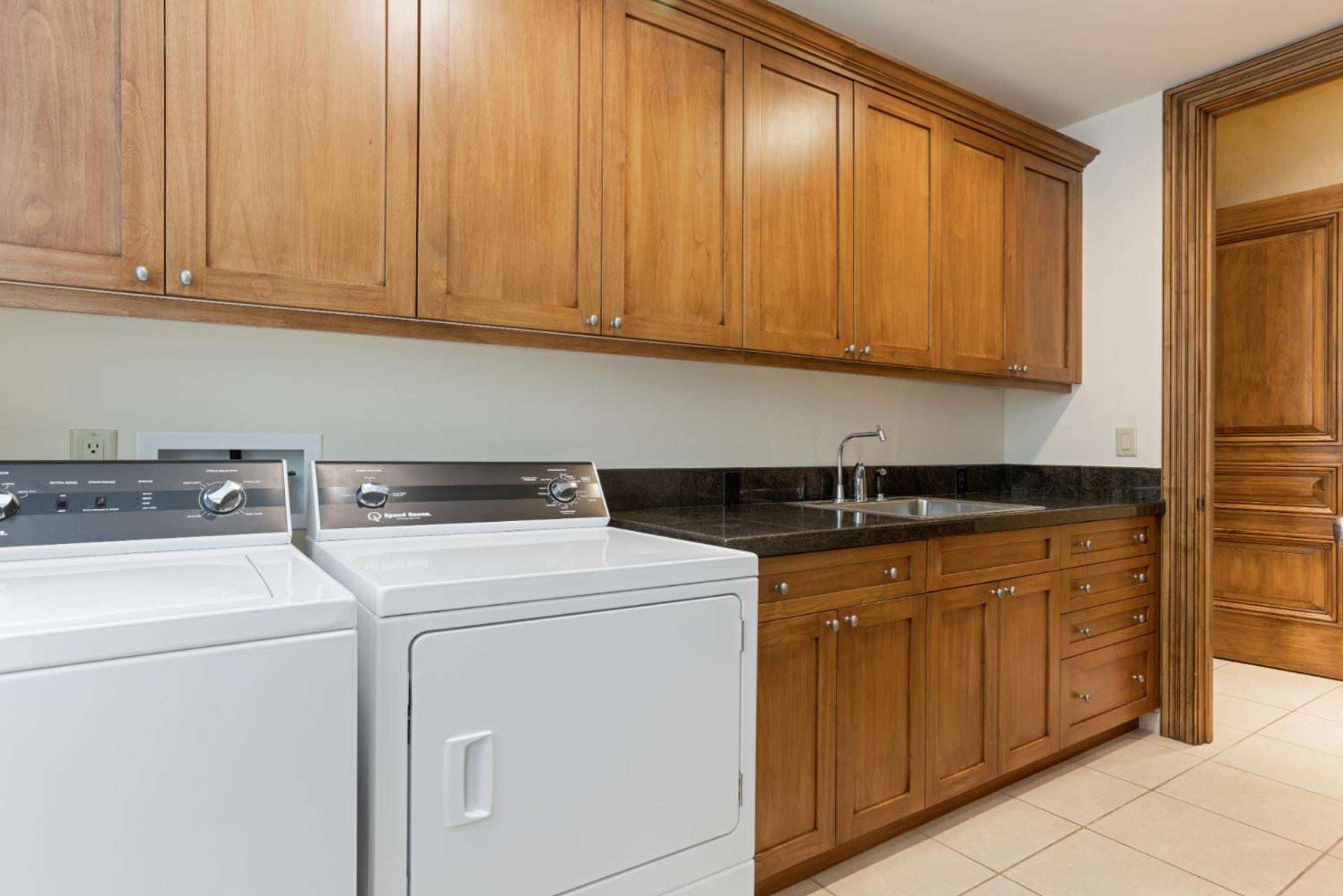 North Starr Chateau By Mountain Vacation - 7 Bedroom Suites, Game Room, Theater & Holiday home *