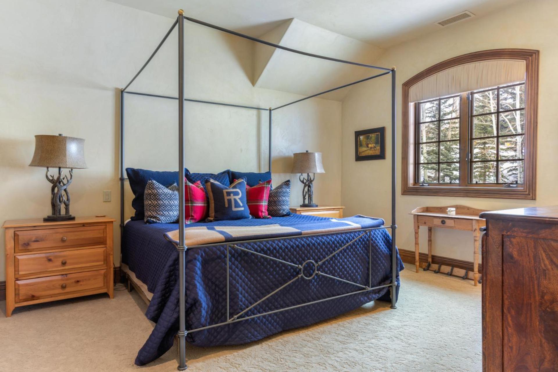 North Starr Chateau By Mountain Vacation - 7 Bedroom Suites, Game Room, Theater & Avon