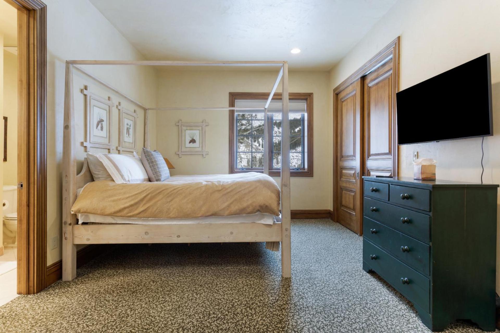 Holiday home North Starr Chateau By Mountain Vacation - 7 Bedroom Suites, Game Room, Theater & Avon