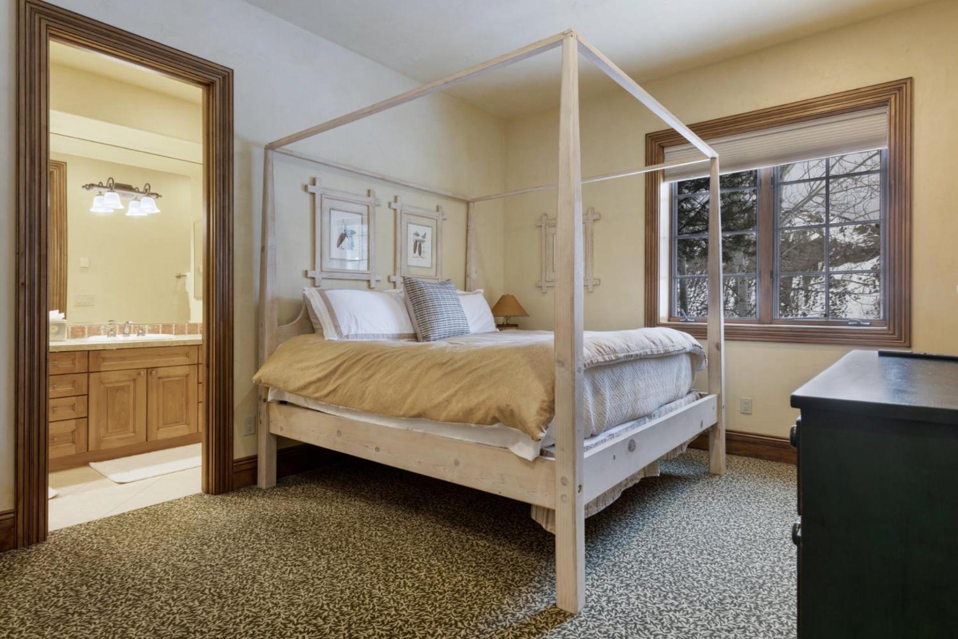 Holiday home North Starr Chateau By Mountain Vacation - 7 Bedroom Suites, Game Room, Theater &