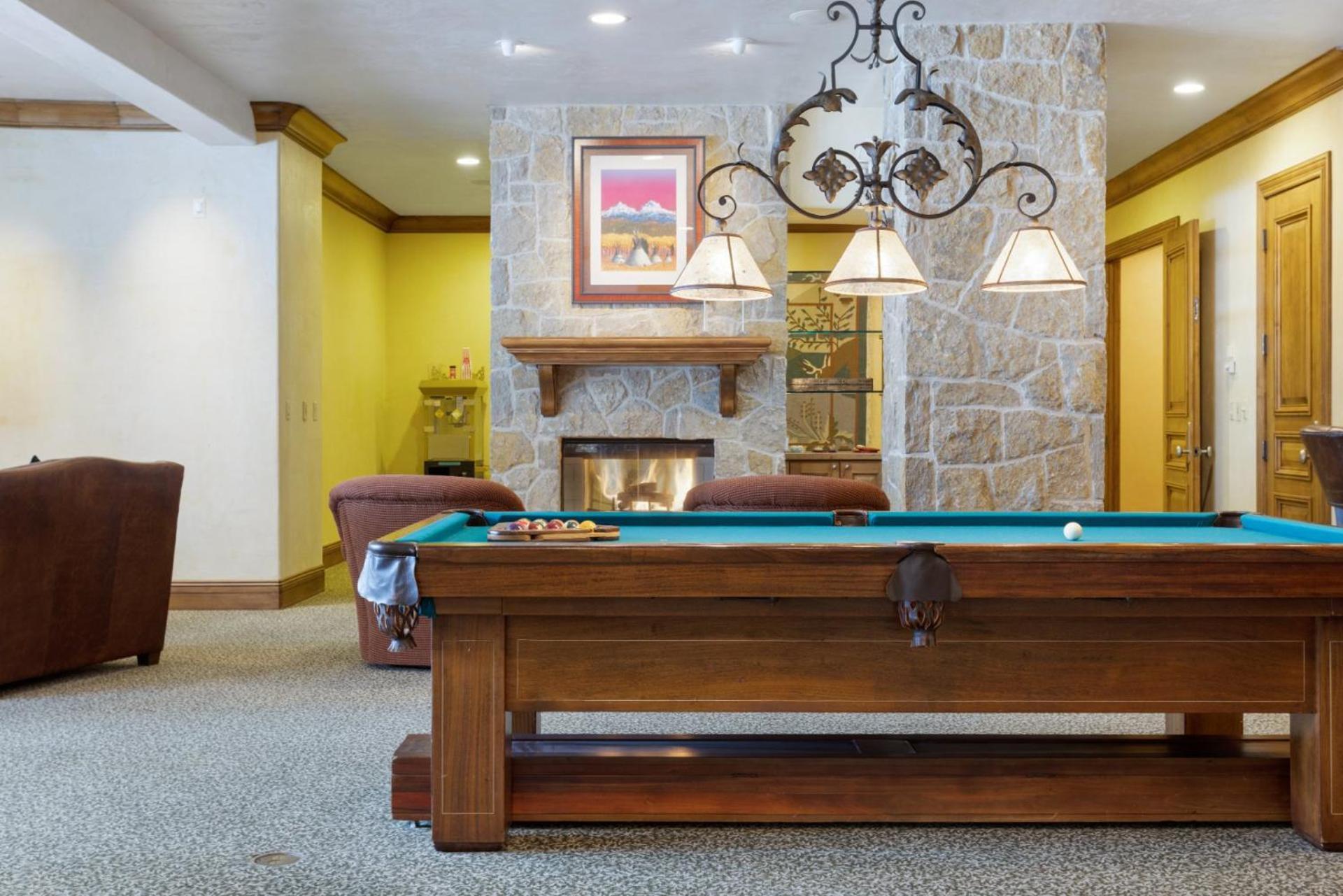 North Starr Chateau By Mountain Vacation - 7 Bedroom Suites, Game Room, Theater & *