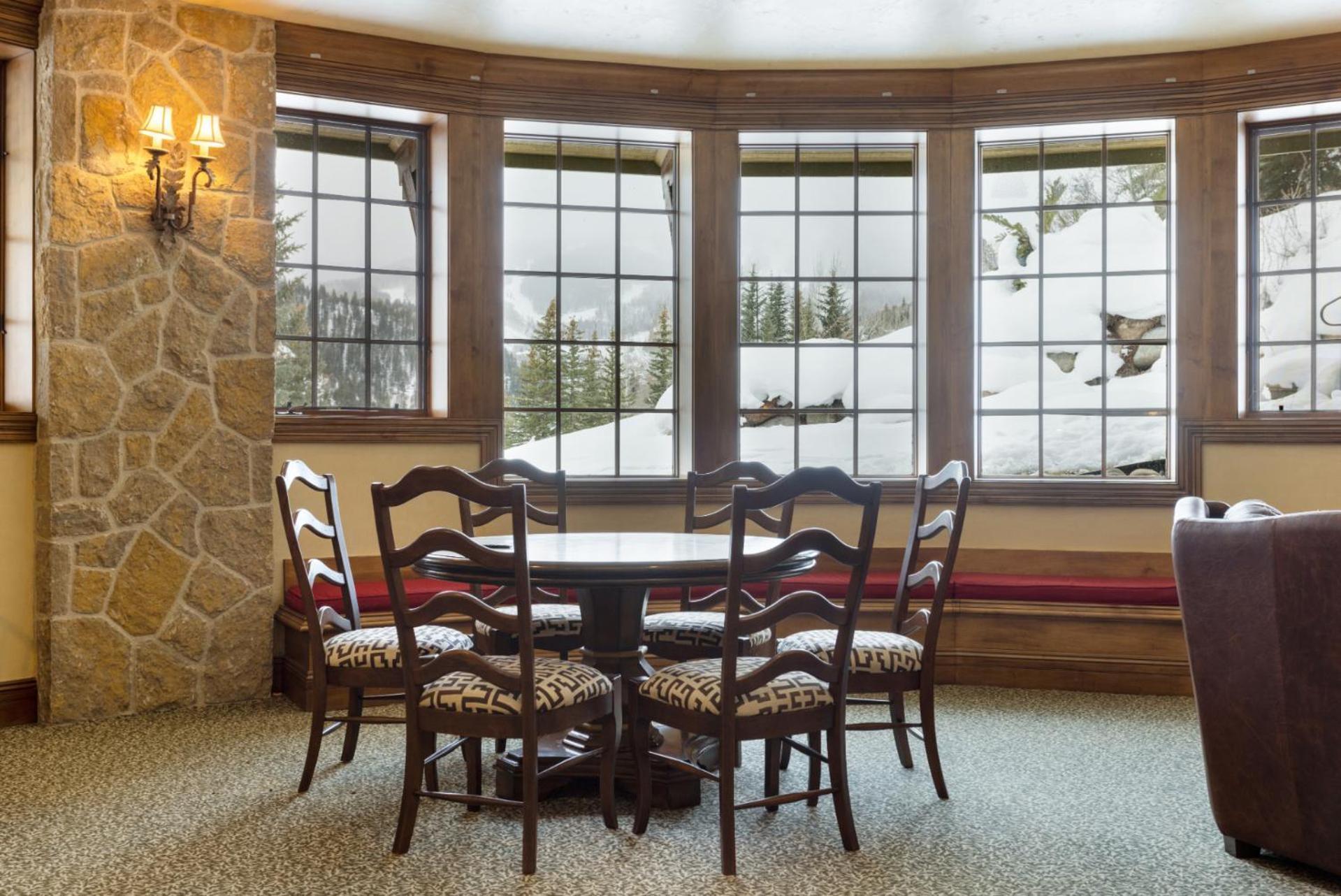 North Starr Chateau By Mountain Vacation - 7 Bedroom Suites, Game Room, Theater &