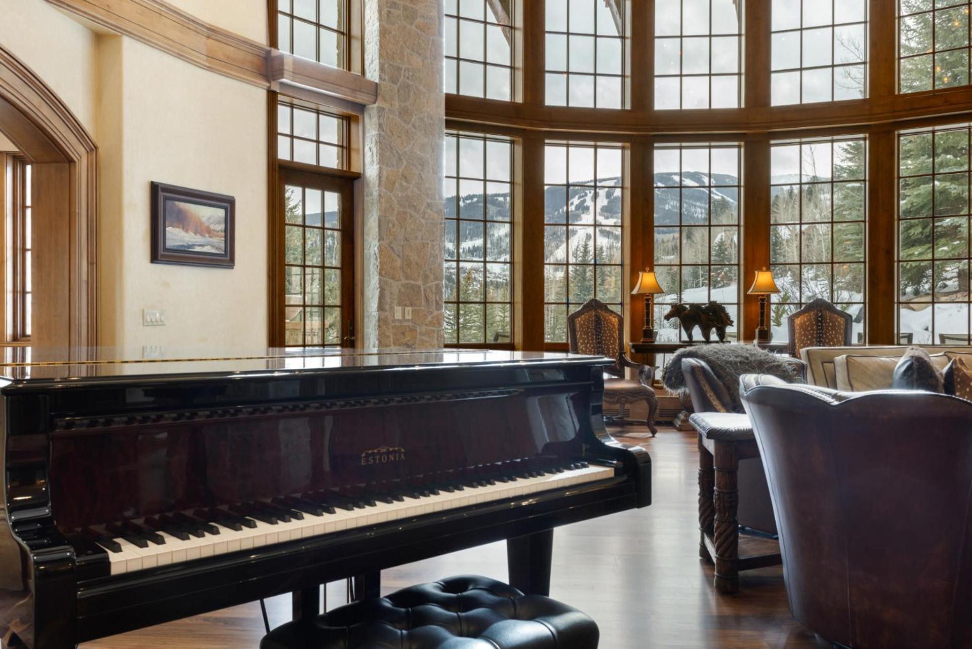 North Starr Chateau By Mountain Vacation - 7 Bedroom Suites, Game Room, Theater & Holiday home Avon