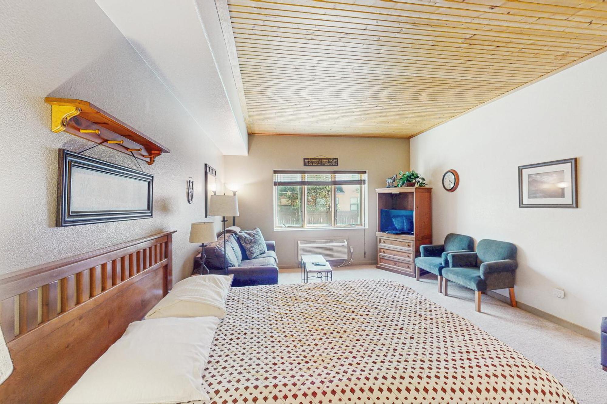 Gateway Getaway Hotel