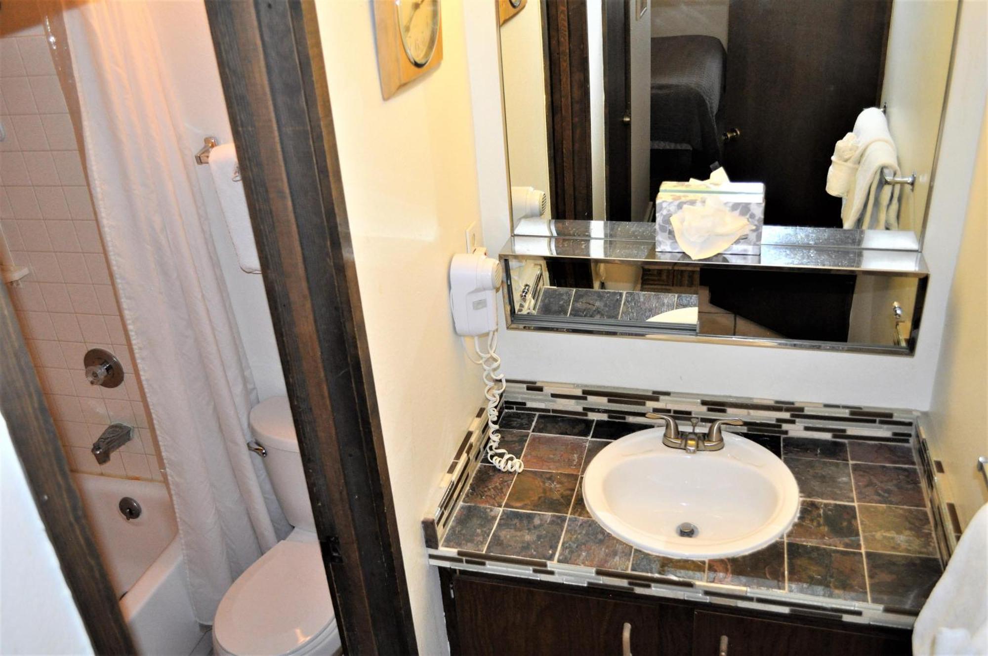 Snowflake 1 Bed Plus Den 2 Bath Sfaf *