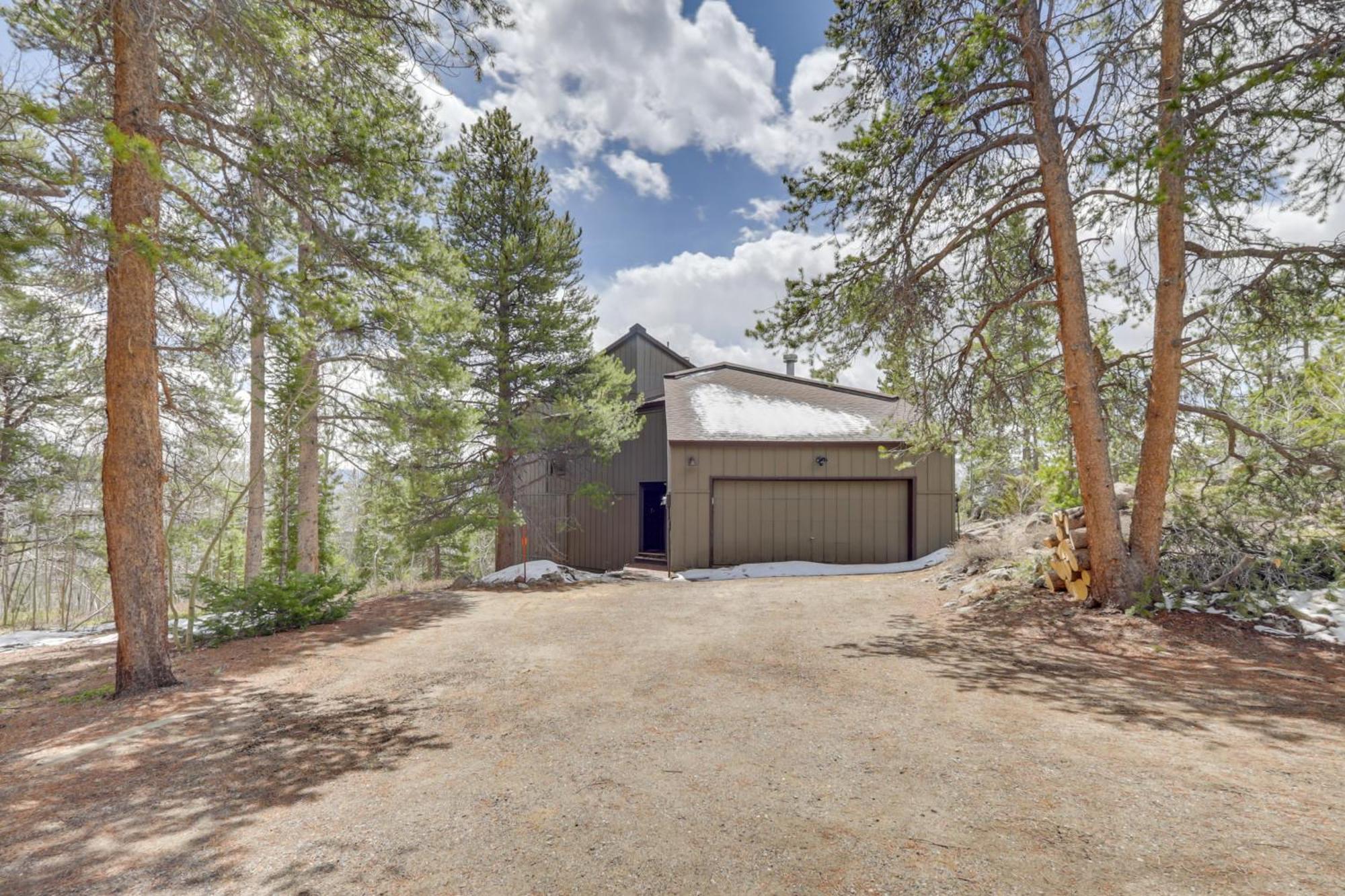 Holiday home Panoramic Mountain-view Retreat With Hot Tub And Deck! *