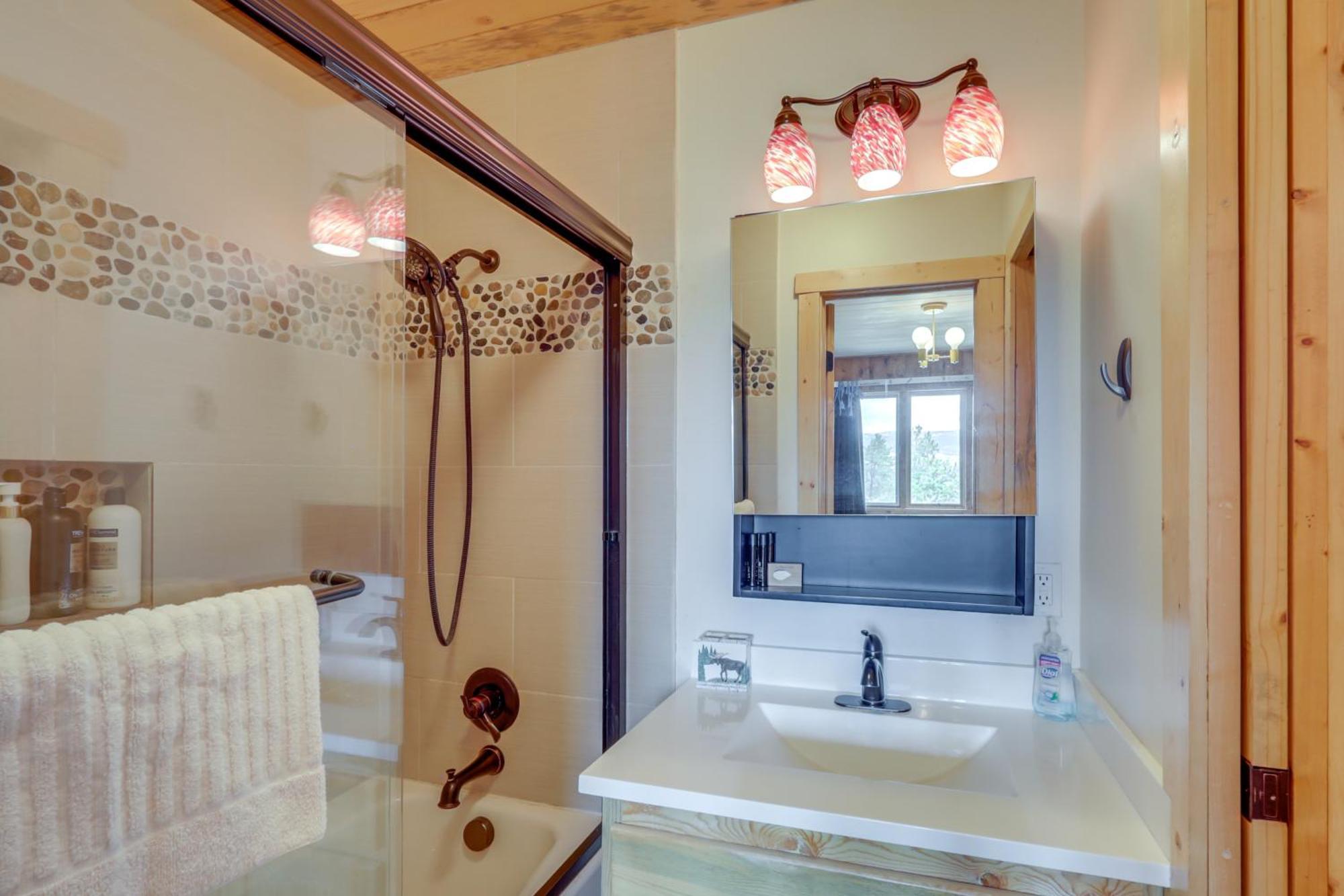 Panoramic Mountain-view Retreat With Hot Tub And Deck! Tabernash